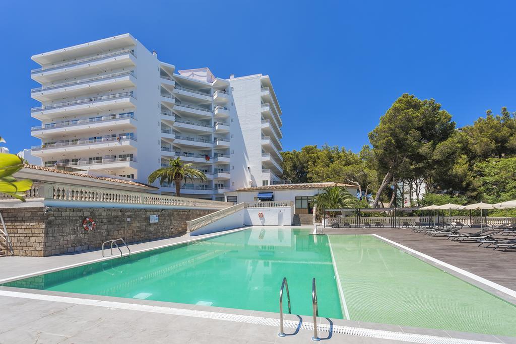 Fergus Pax- Adults Only Hotel