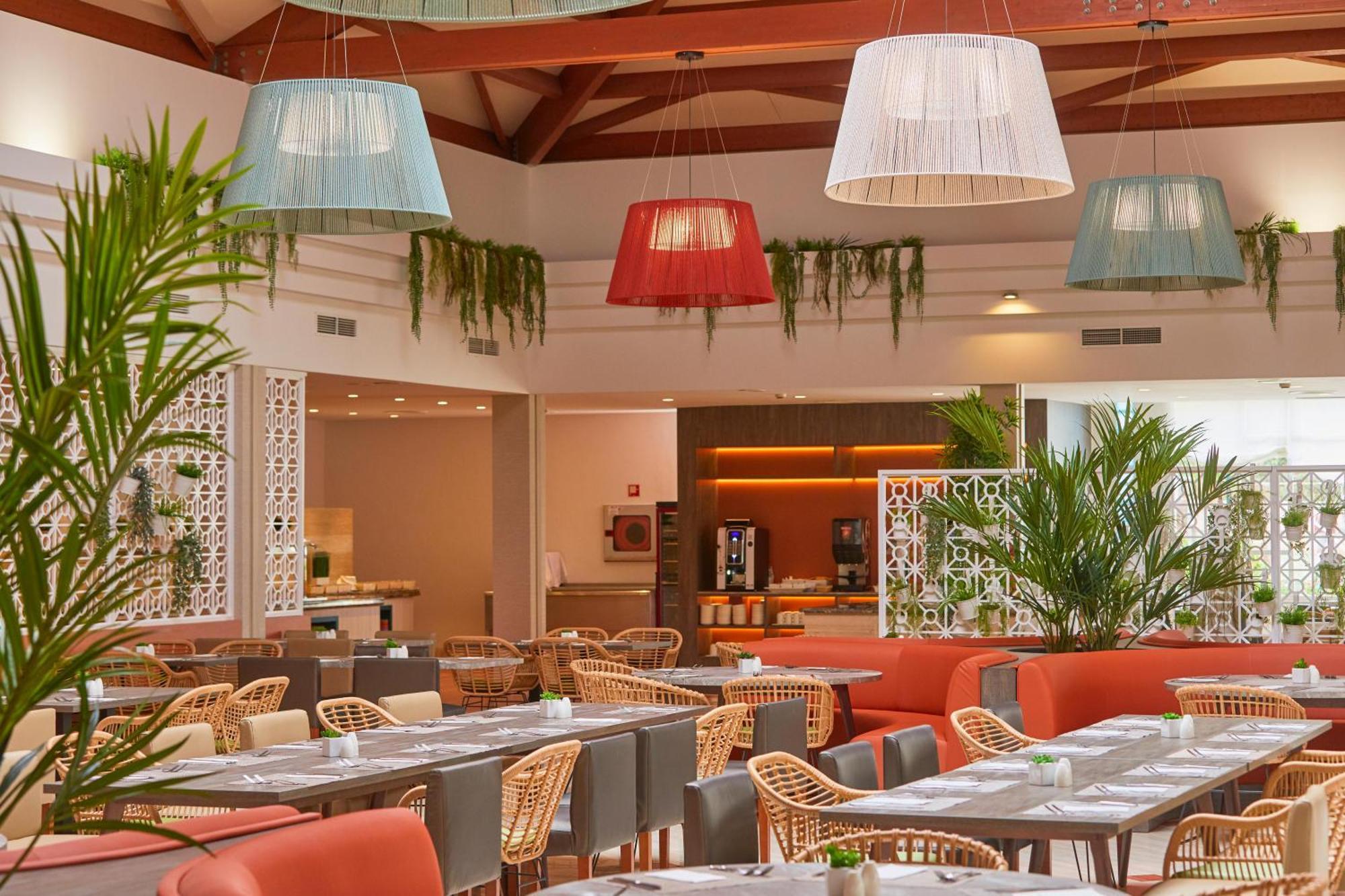 Apartahotel Zafiro Picafort 4*