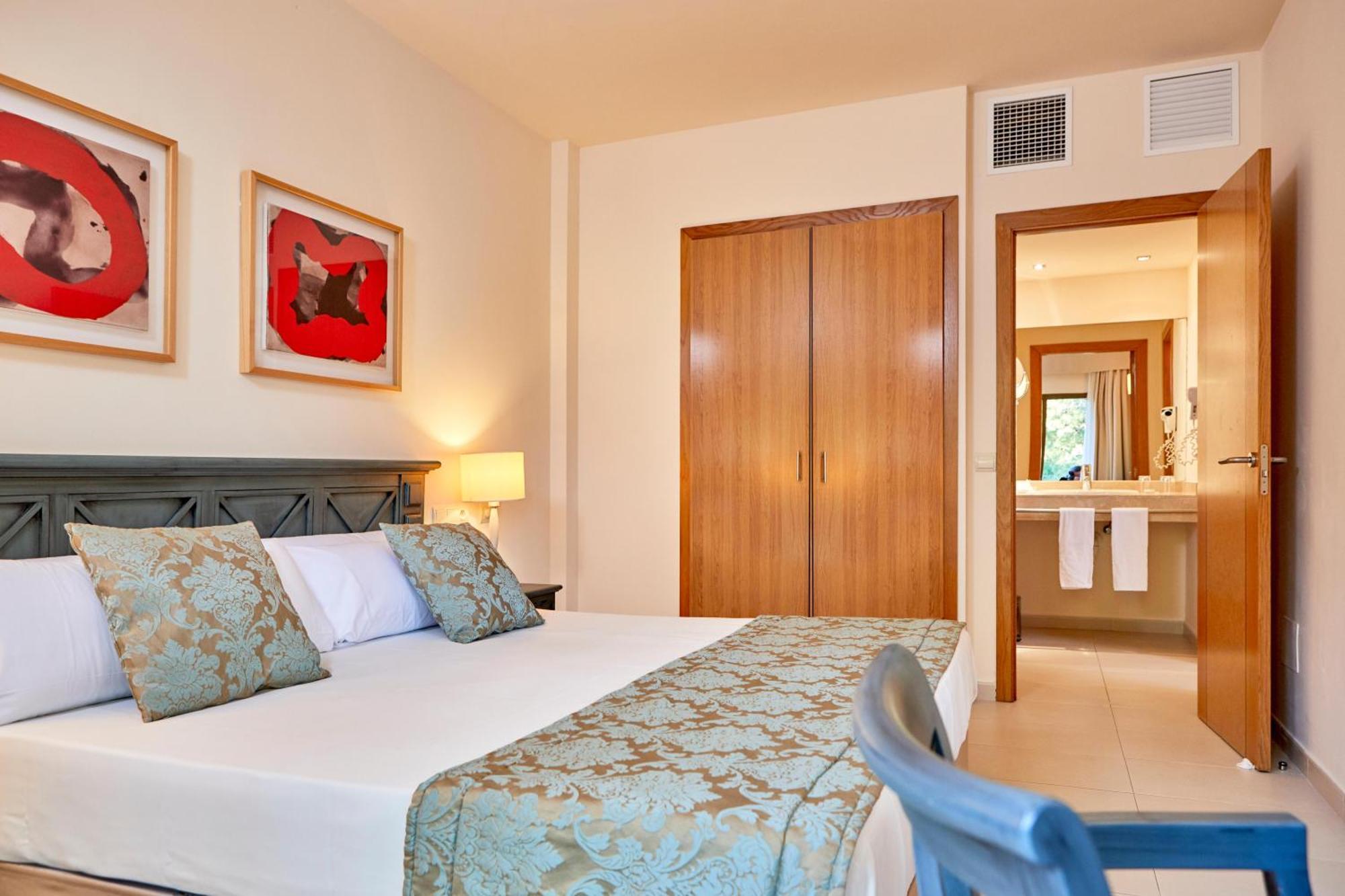 Zafiro Aparthotel