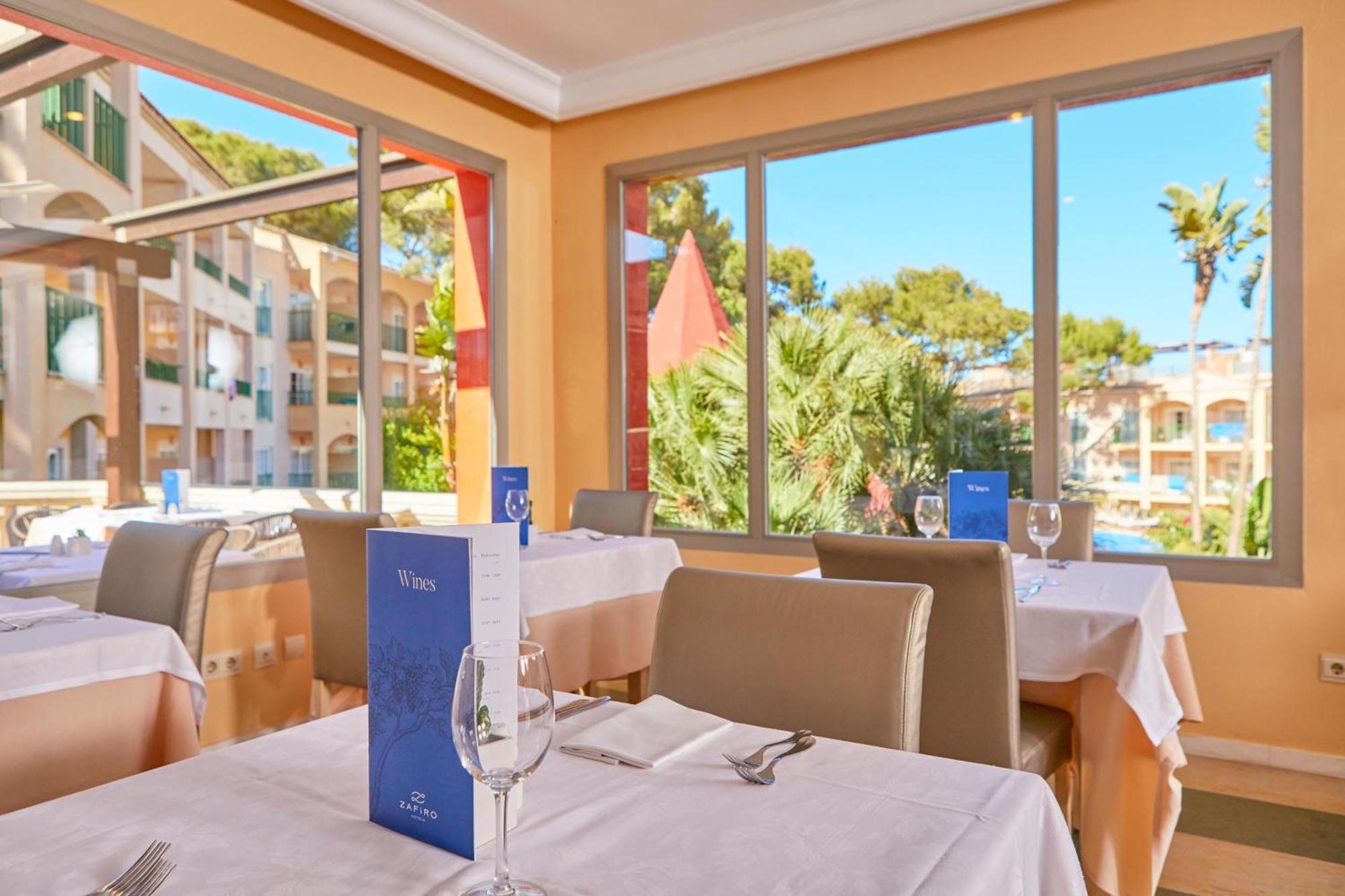 Zafiro Aparthotel