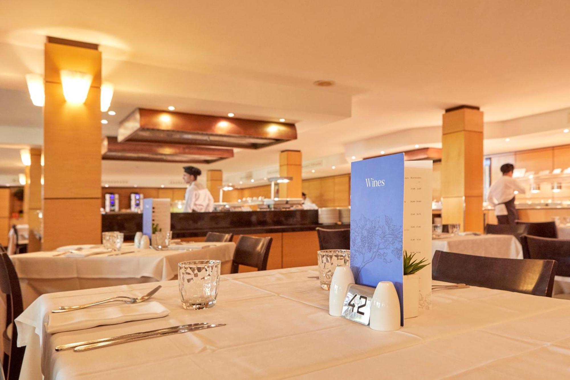 Aparthotel Zafiro 4*