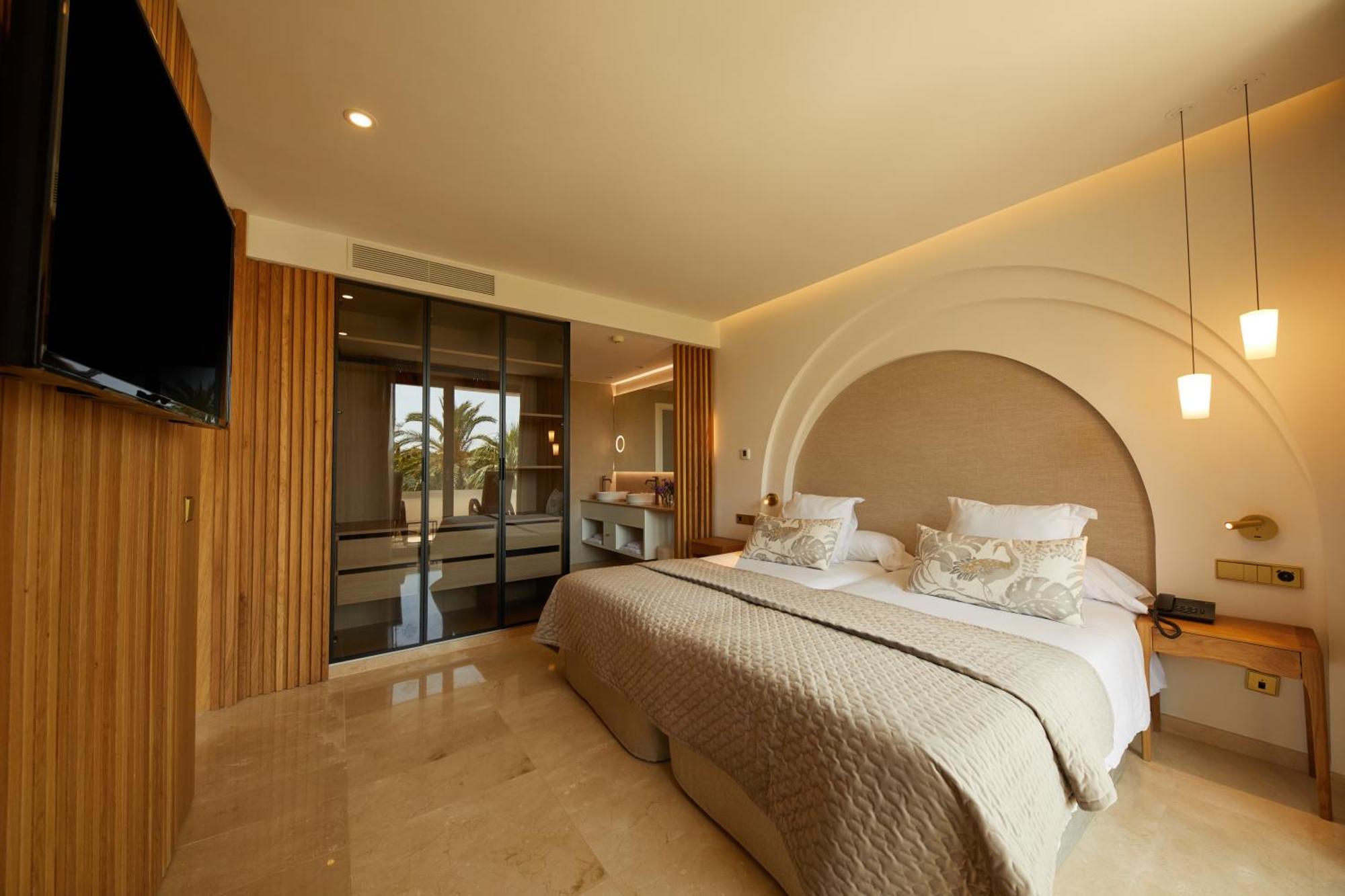 Hotel Son Caliu Oasis 4*
