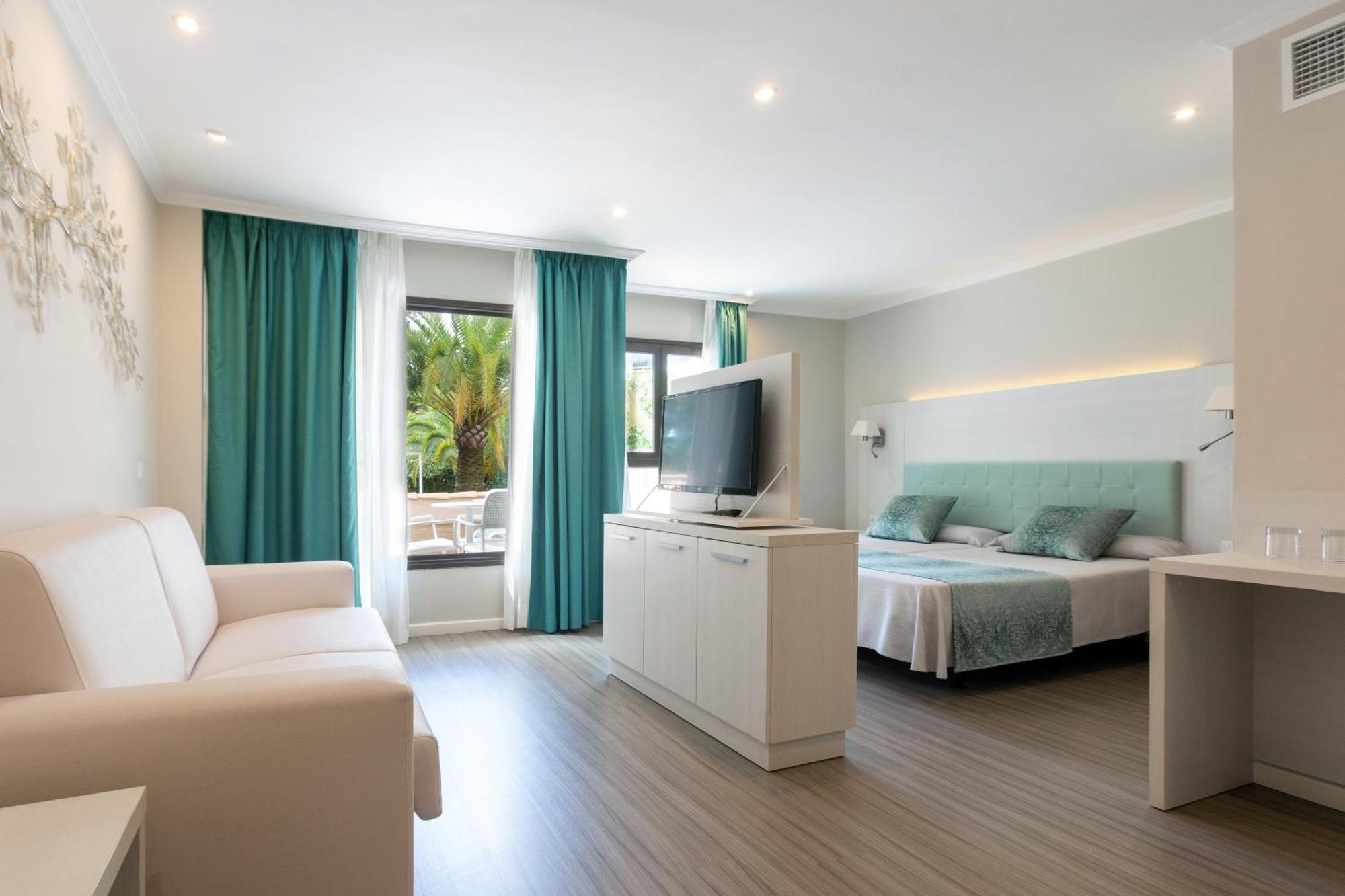 Hsm Madrigal Hotel 4*