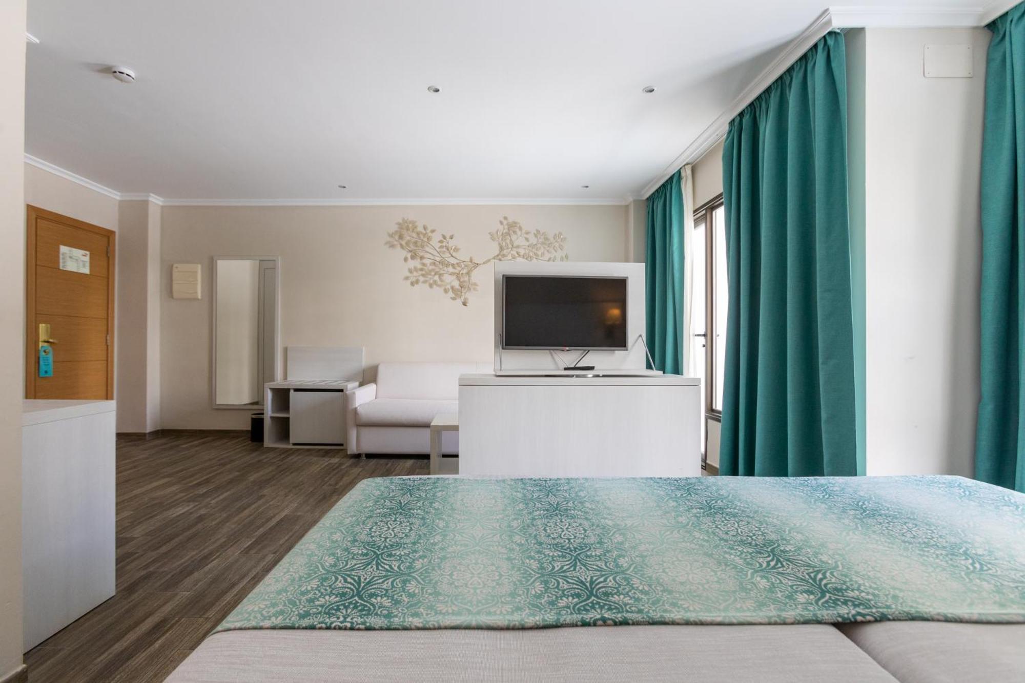 Hsm Madrigal Hotel 4*