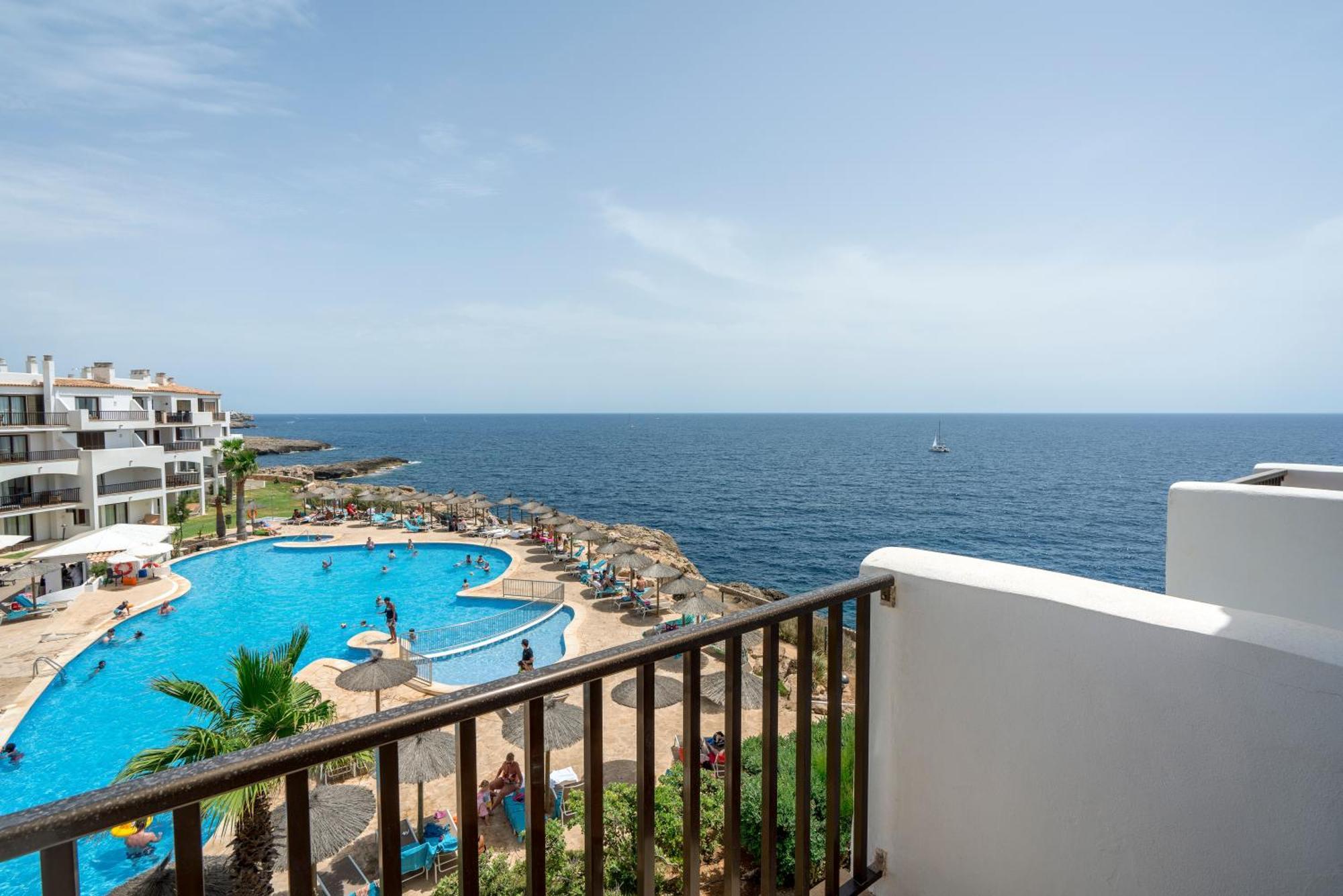 Alua Rocas Hotel