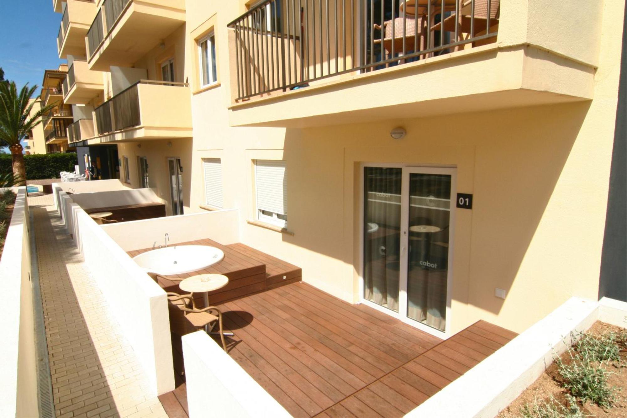 Cabot Tres Torres Apartamento