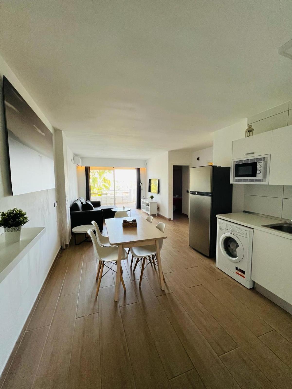 Bright In Puerto Alcudia Apartment