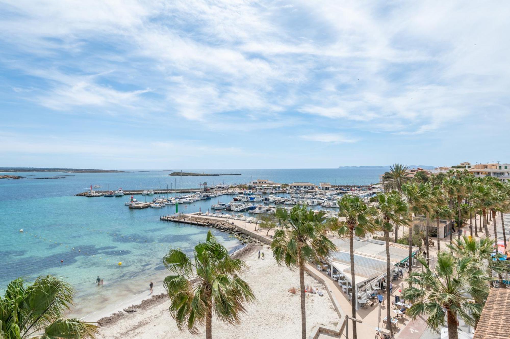 Beachfront Penthouse * Colonia de Sant Jordi