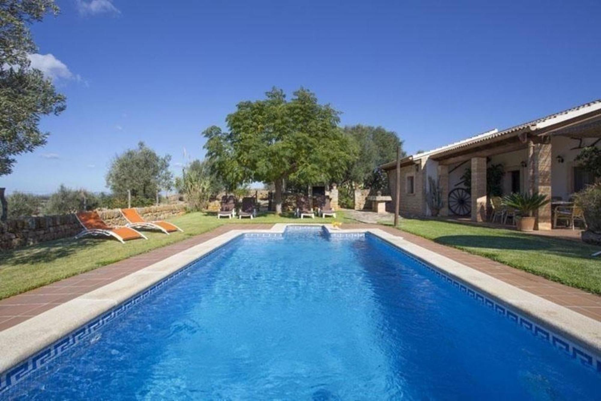 Inez Mit Pool Auf Mallorca