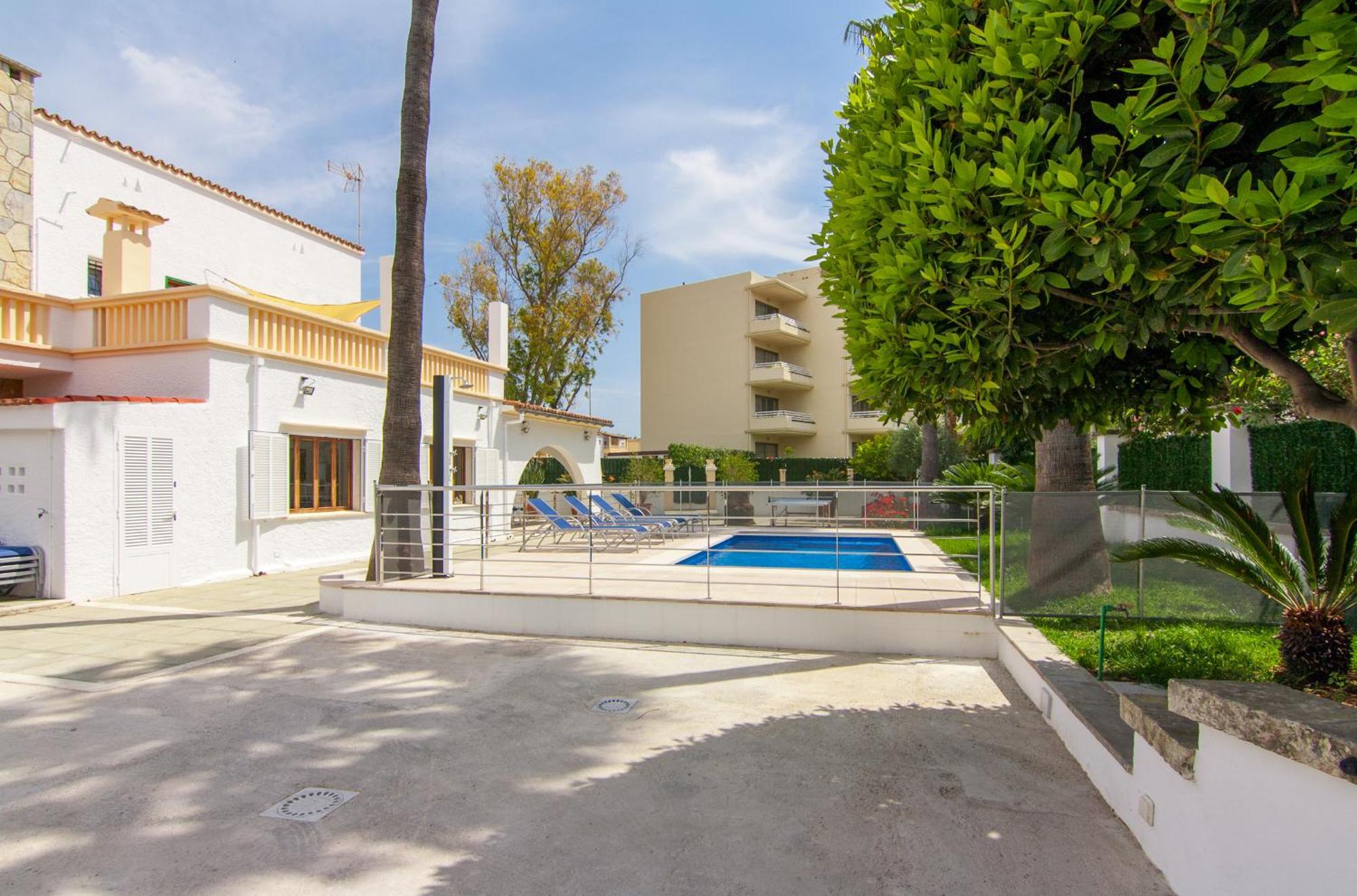 Chalet Villa Comes