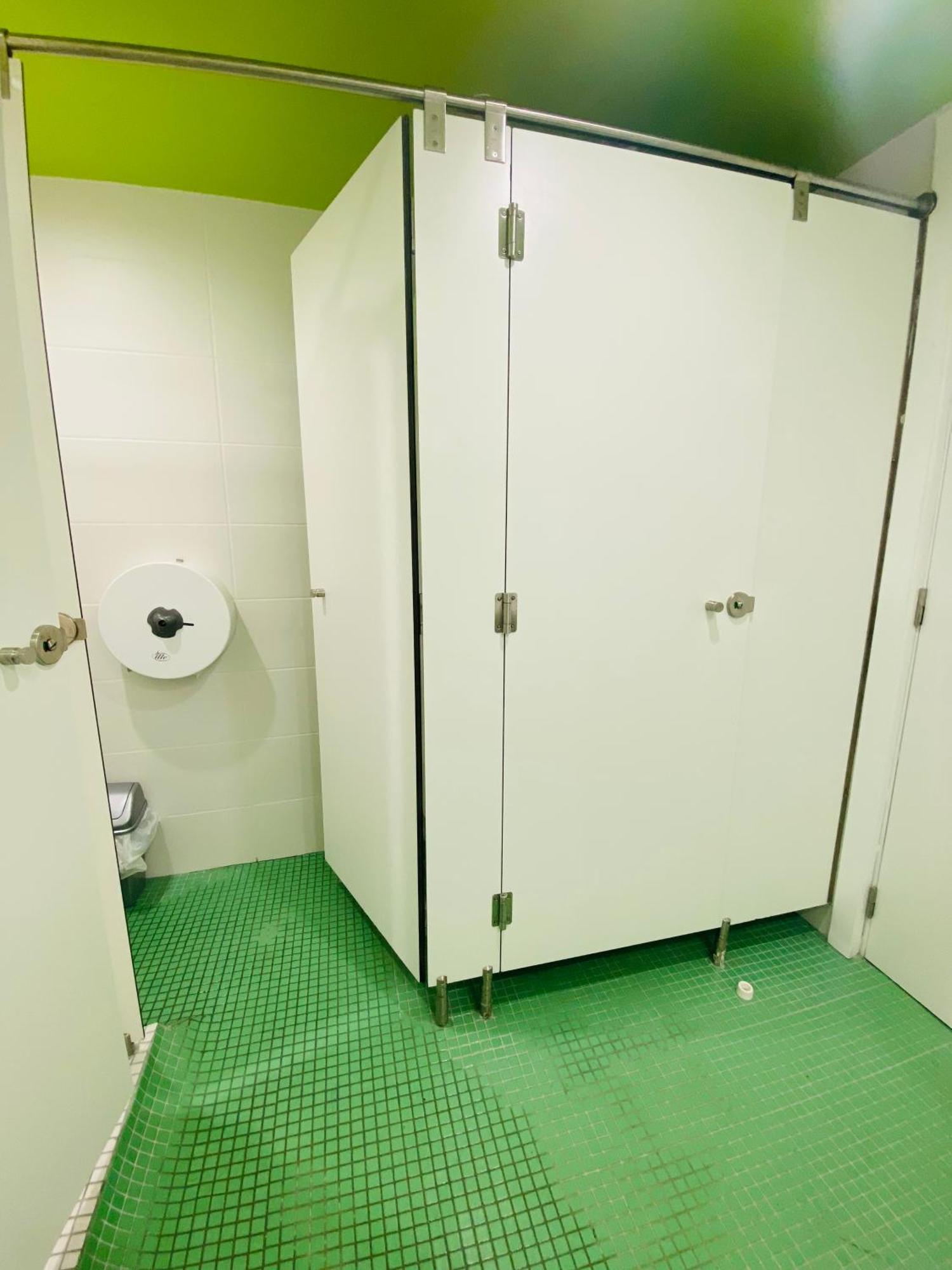 Hostal We Street - El Arenal-albergue Juvenil *