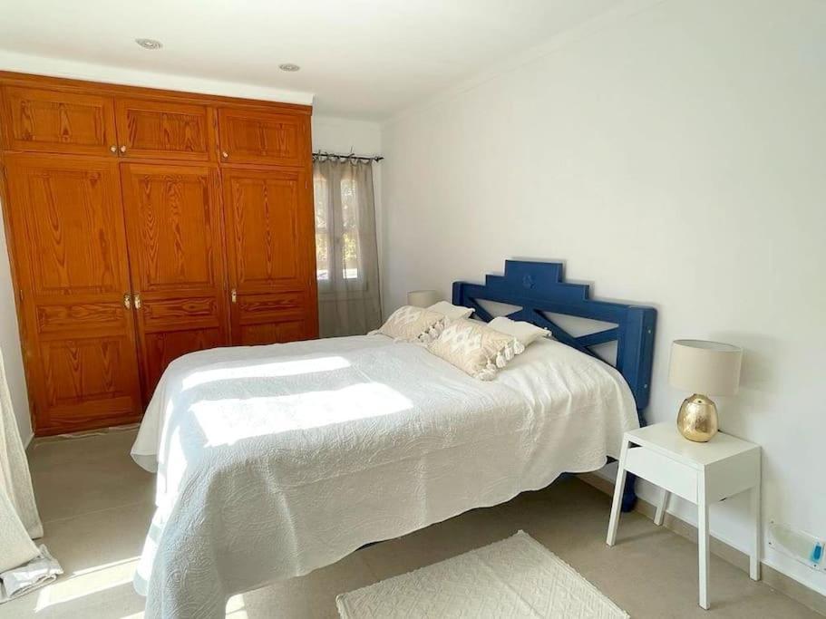 Apartamento Strandnahe Mit Pool, Wifi, Klima, Heizung, Tischtennis, Trampolin In *