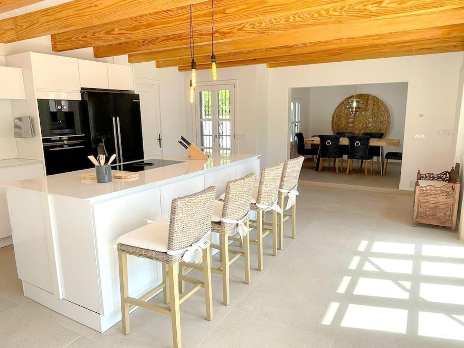 Apartamento Strandnahe Mit Pool, Wifi, Klima, Heizung, Tischtennis, Trampolin In *