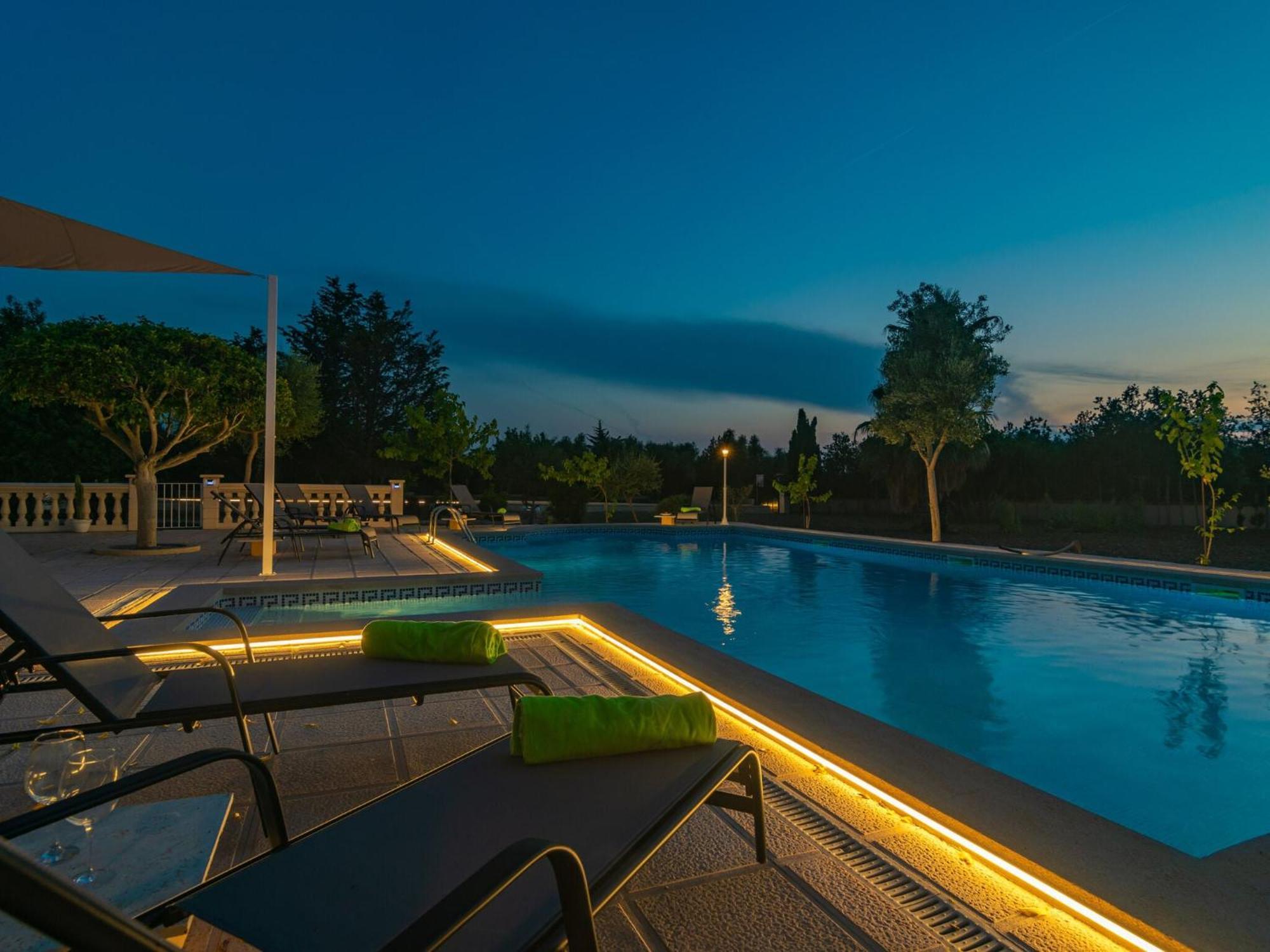 Arhu - With Private Pool In Villa *