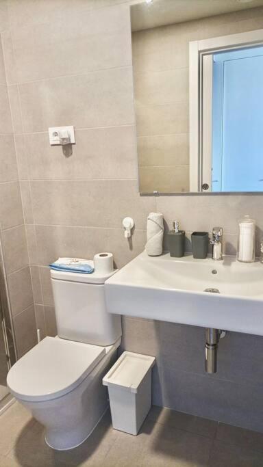 Excelente Habitacion Para Una Persona Con Bano Privado En Piso Compartido Con Una Familia Apartamento