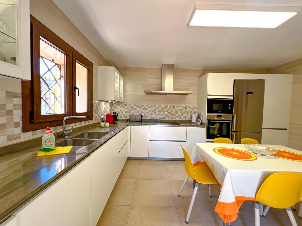 10 Personas Con Bbq Piscina Y Terraza