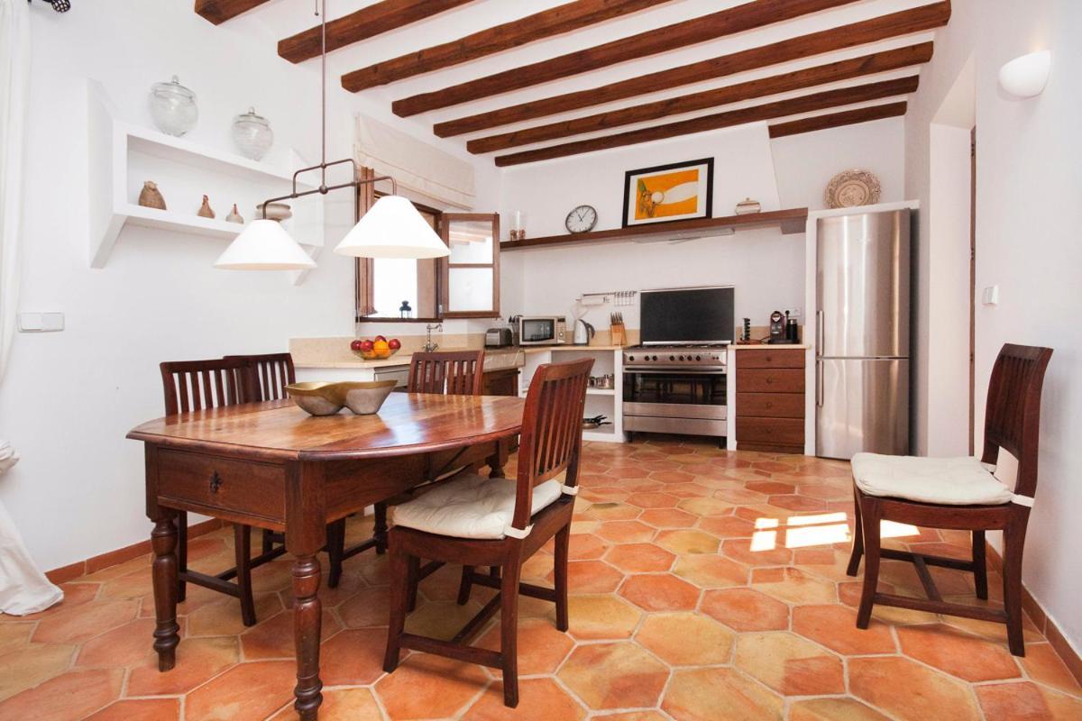 Estel Villa *