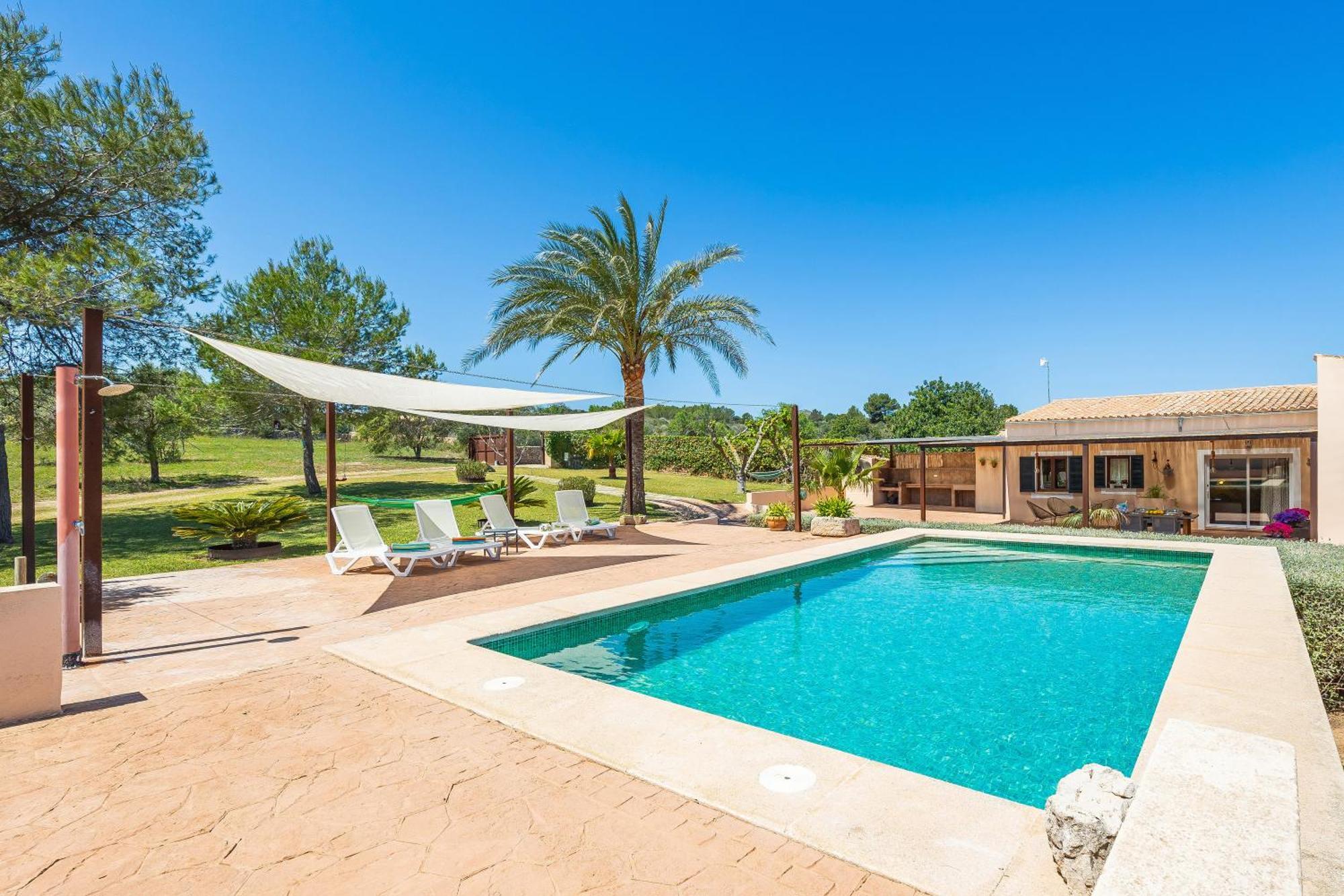 Sis Quartons Villa *