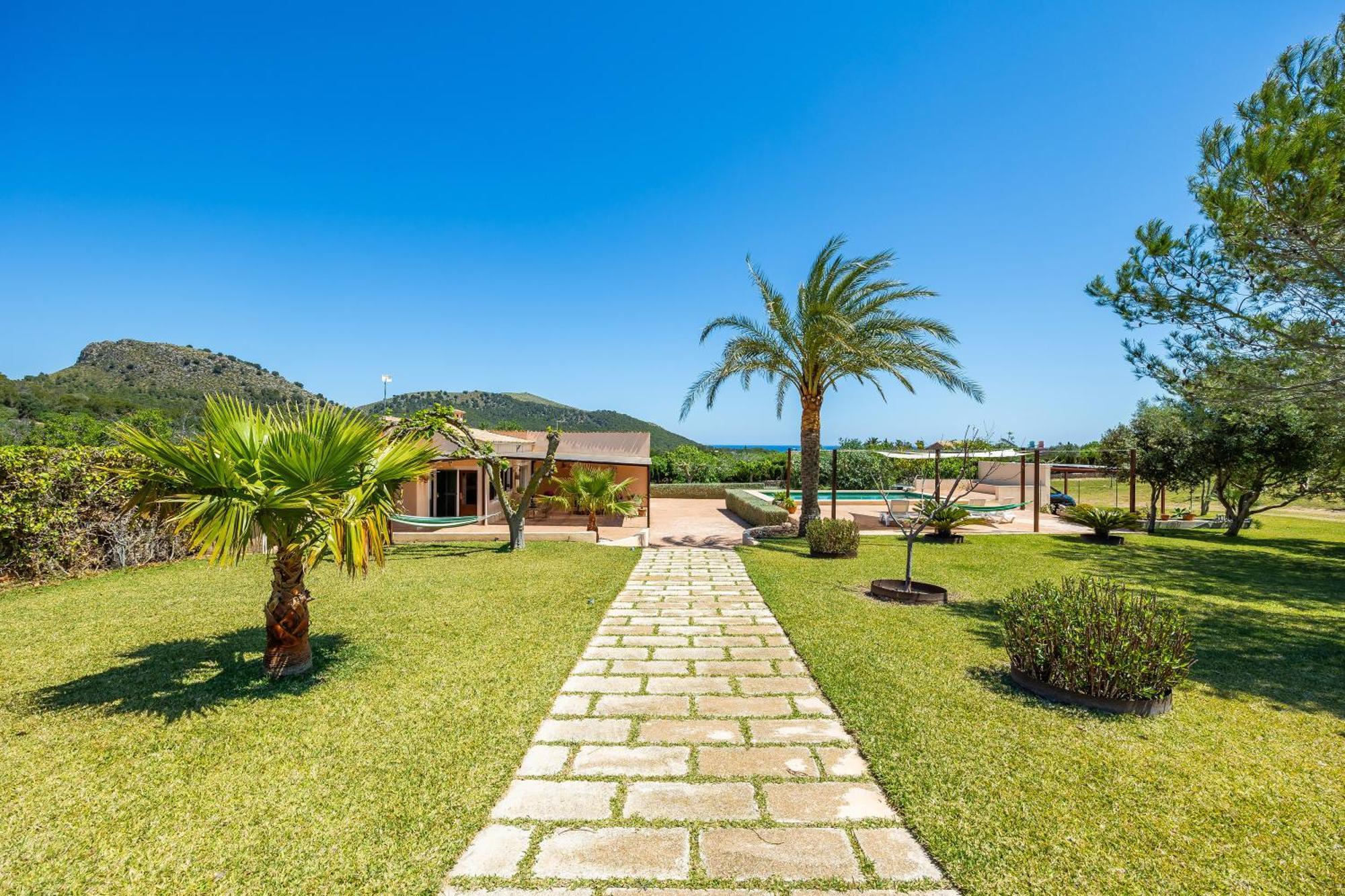 Sis Quartons Villa