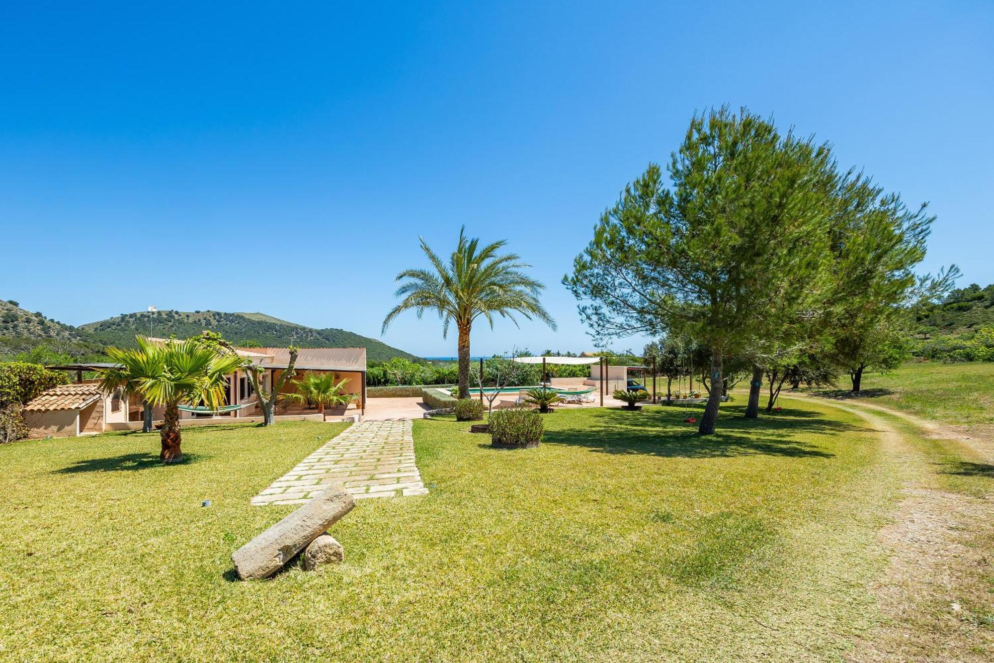 Sis Quartons Villa