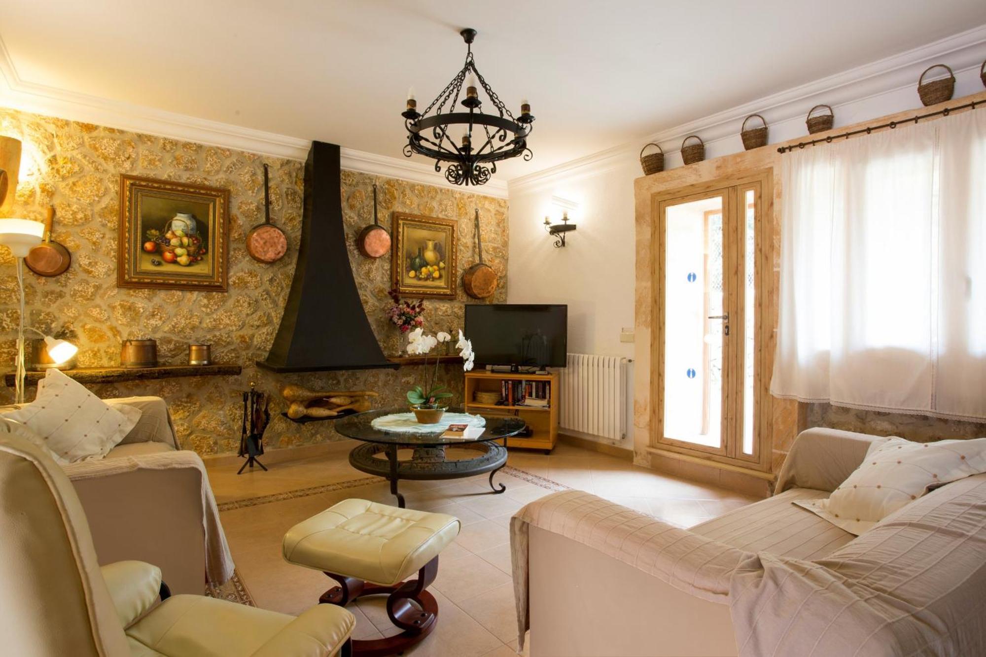 Villa Owl Suavet Petit - Exclusive With A Stunning Pool