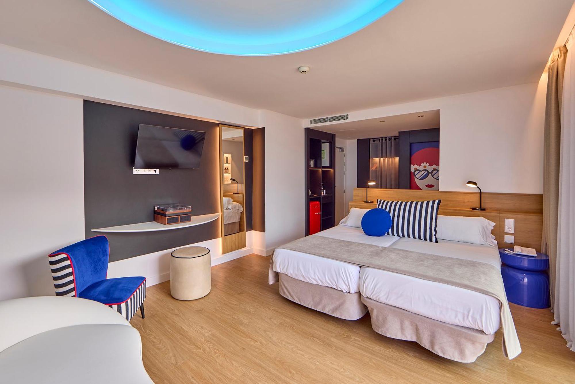 Universal Neptuno (adults Only) 4*