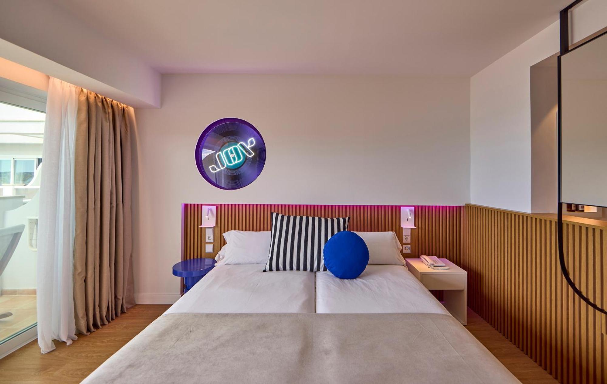Universal Neptuno (adults Only) 4*