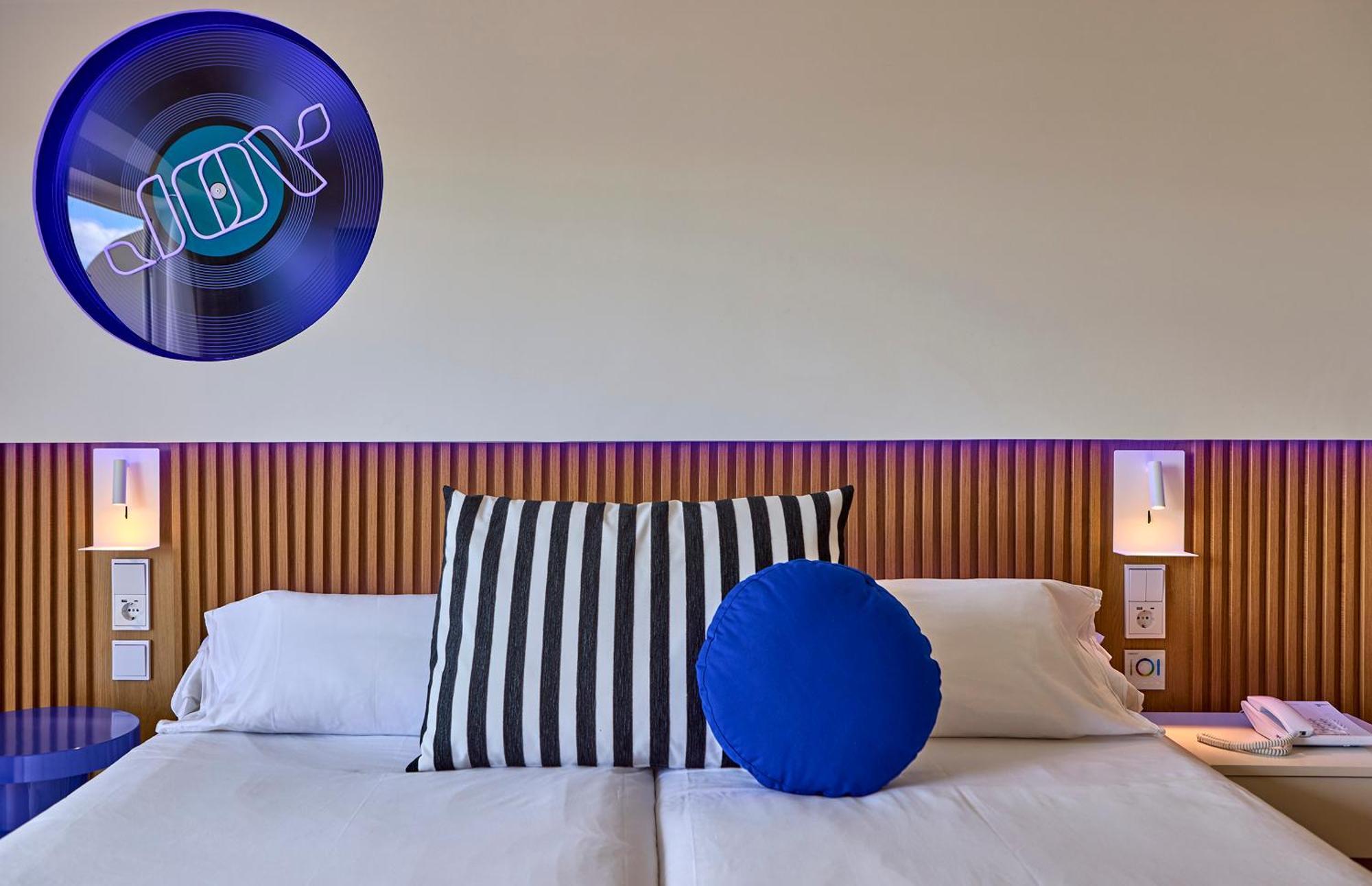 Universal Neptuno (adults Only)