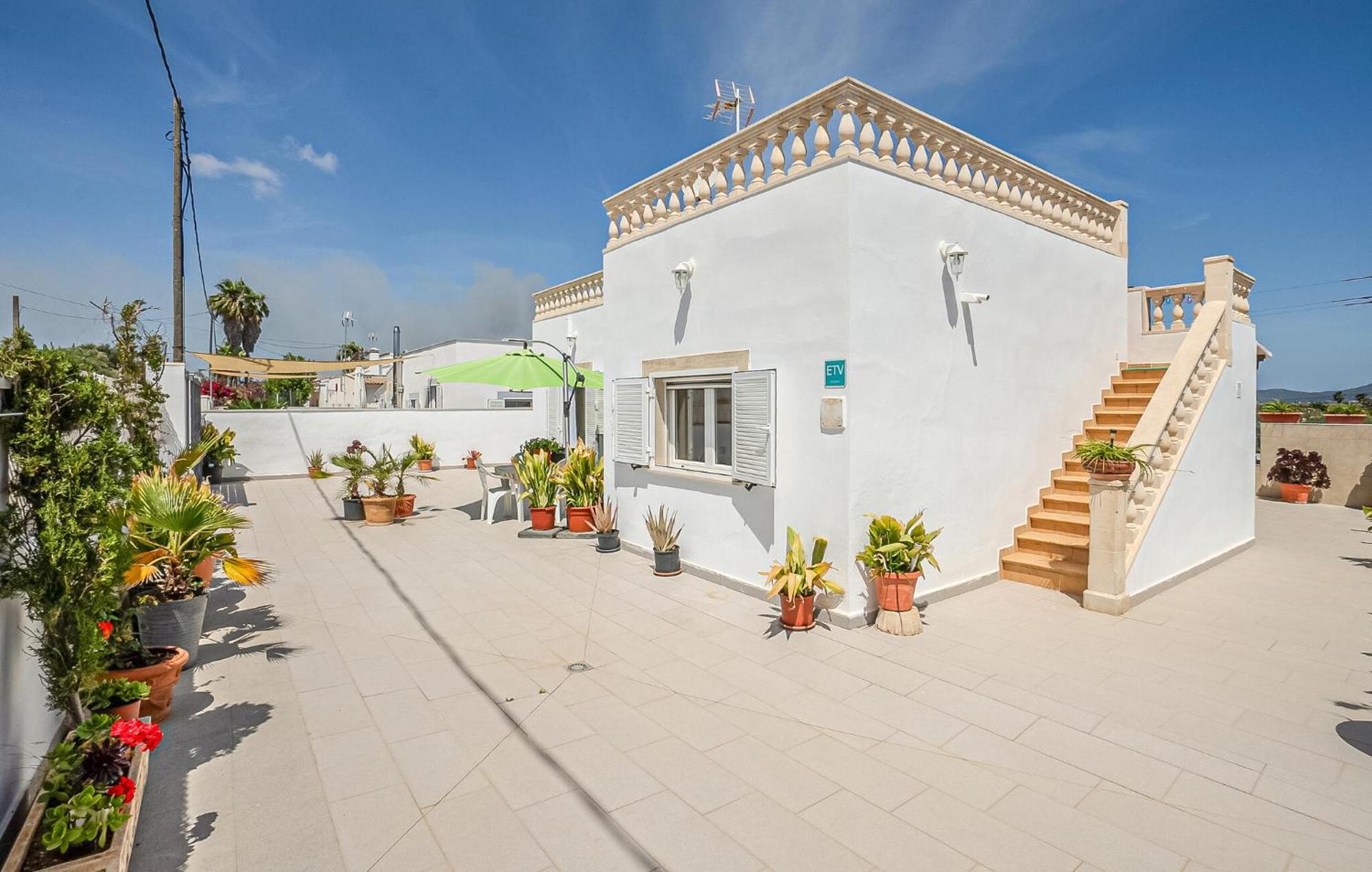 Gorgeous In With House A Mountain View Сasa de vacaciones Muro