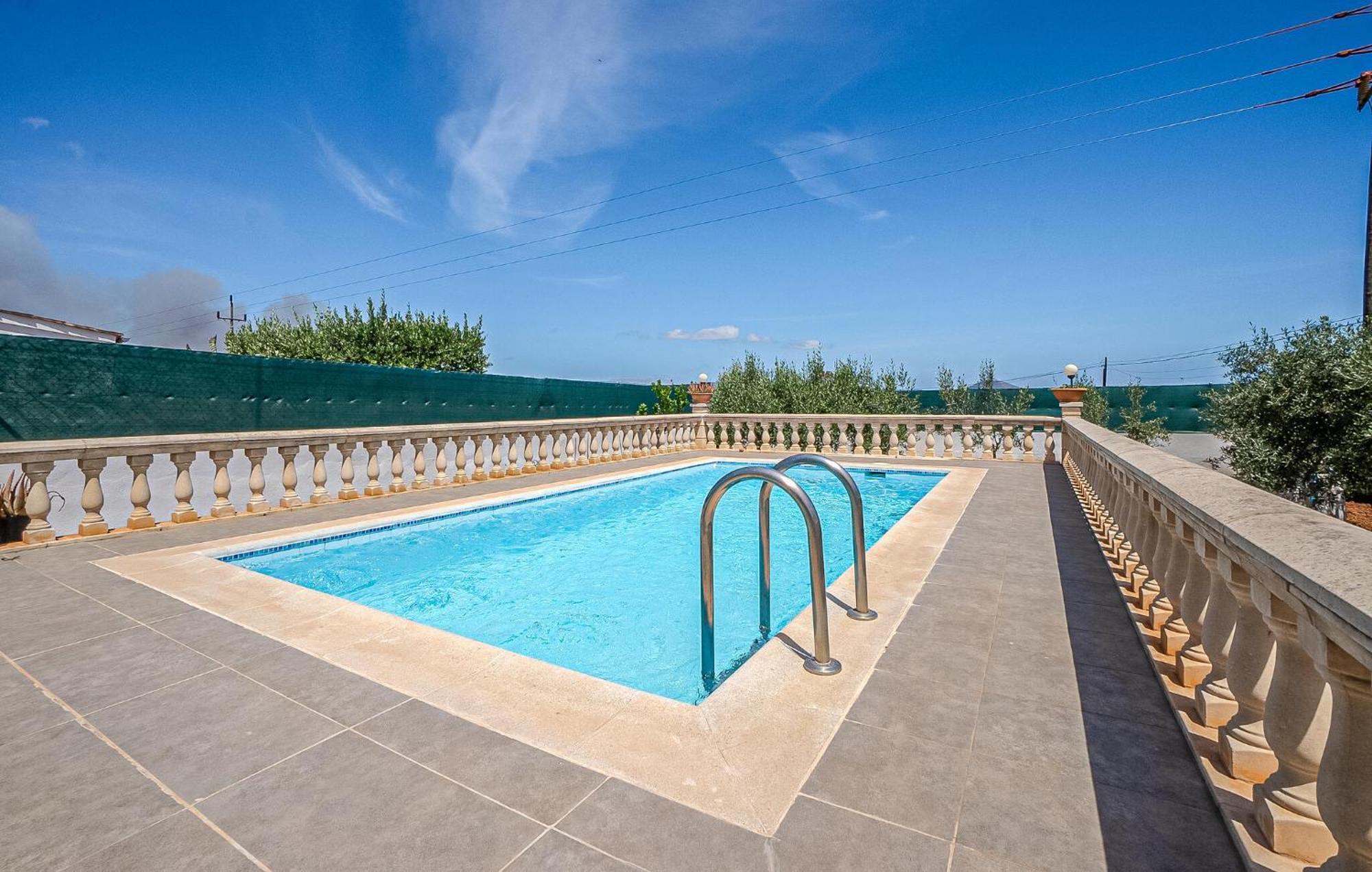 Сasa de vacaciones Gorgeous In With House A Mountain View Muro
