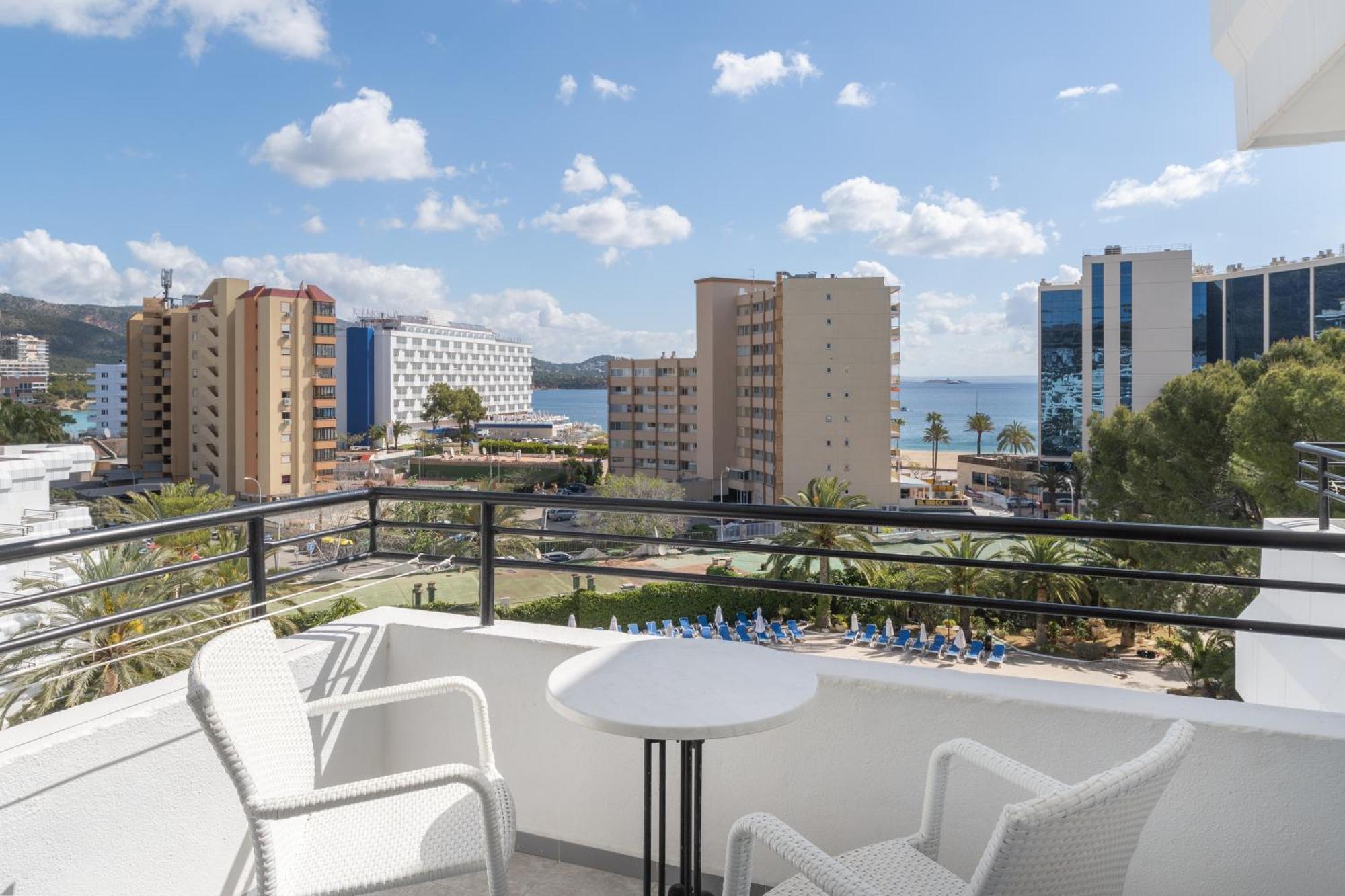 Aparthotel Sol Lunamar - Adults Only