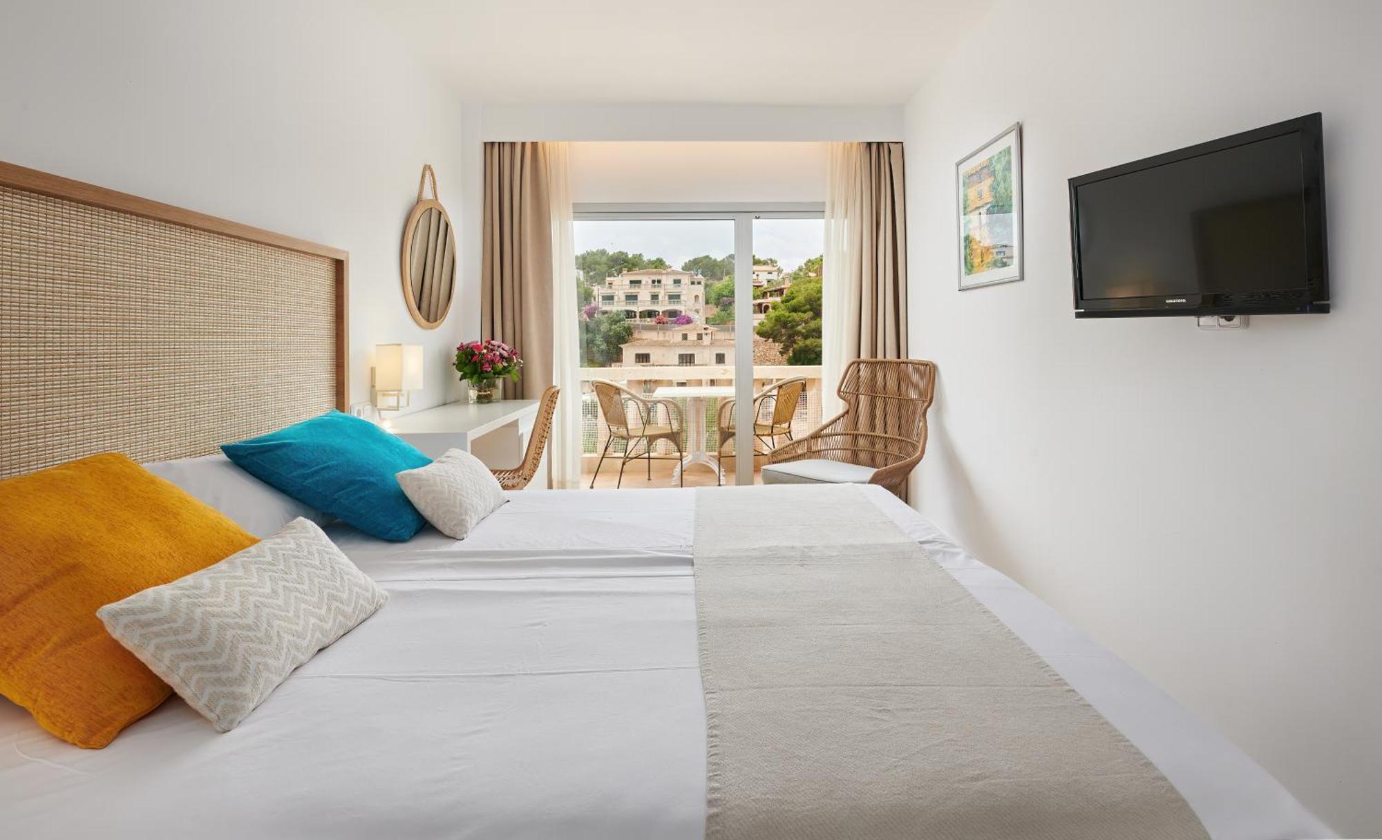Cala Hotel 4*