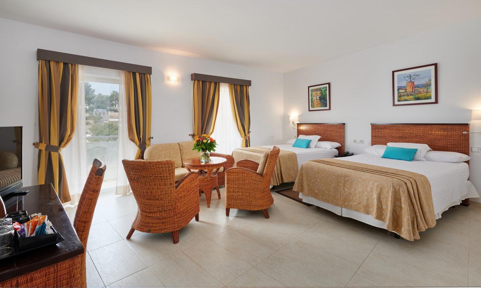 Hotel Cala 4*