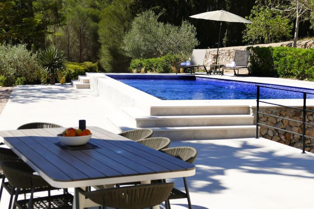 C'an Gomez - Pool - 8p *