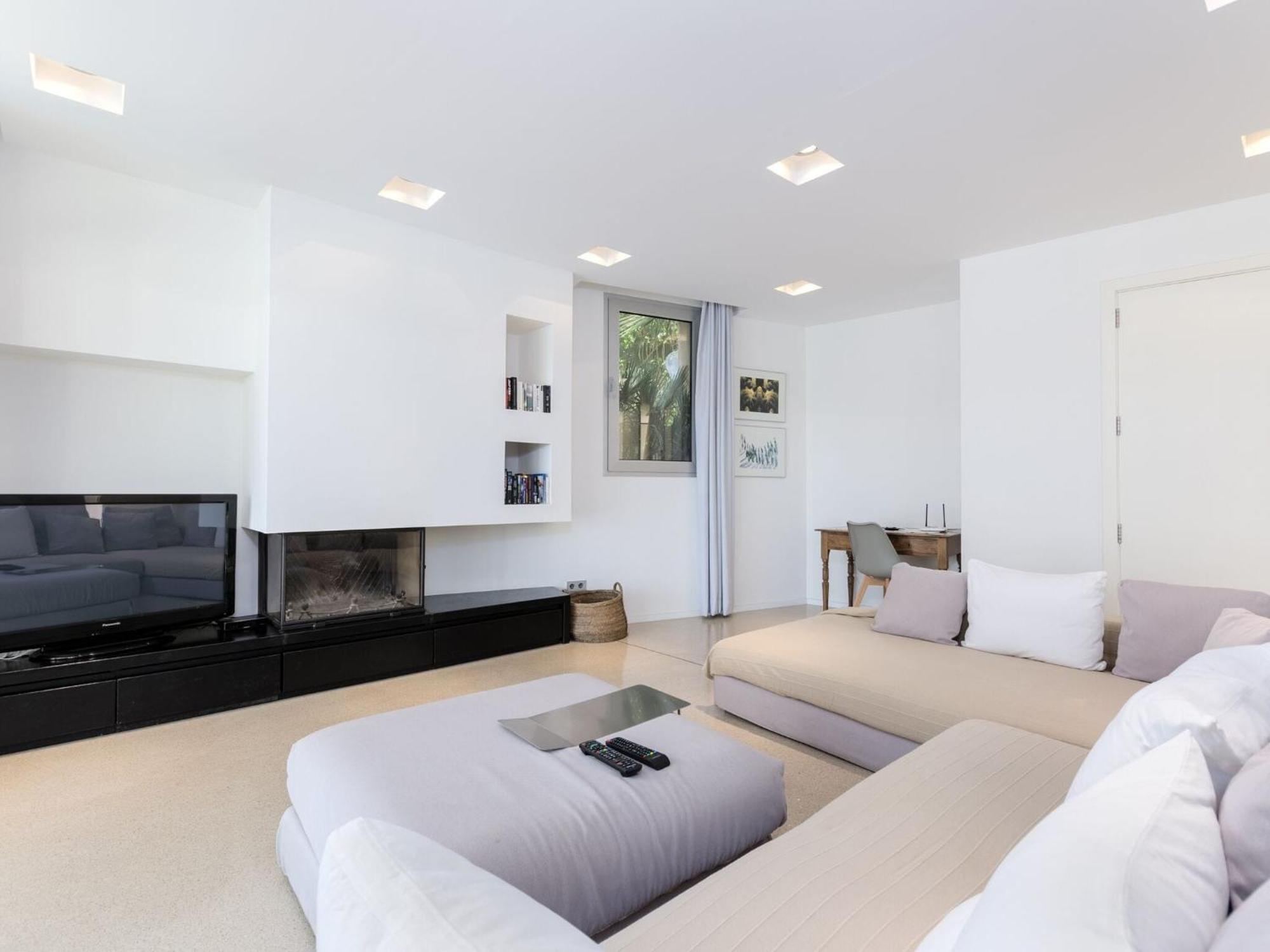 Port Nou - With Private Pool In Cala Bona Villa