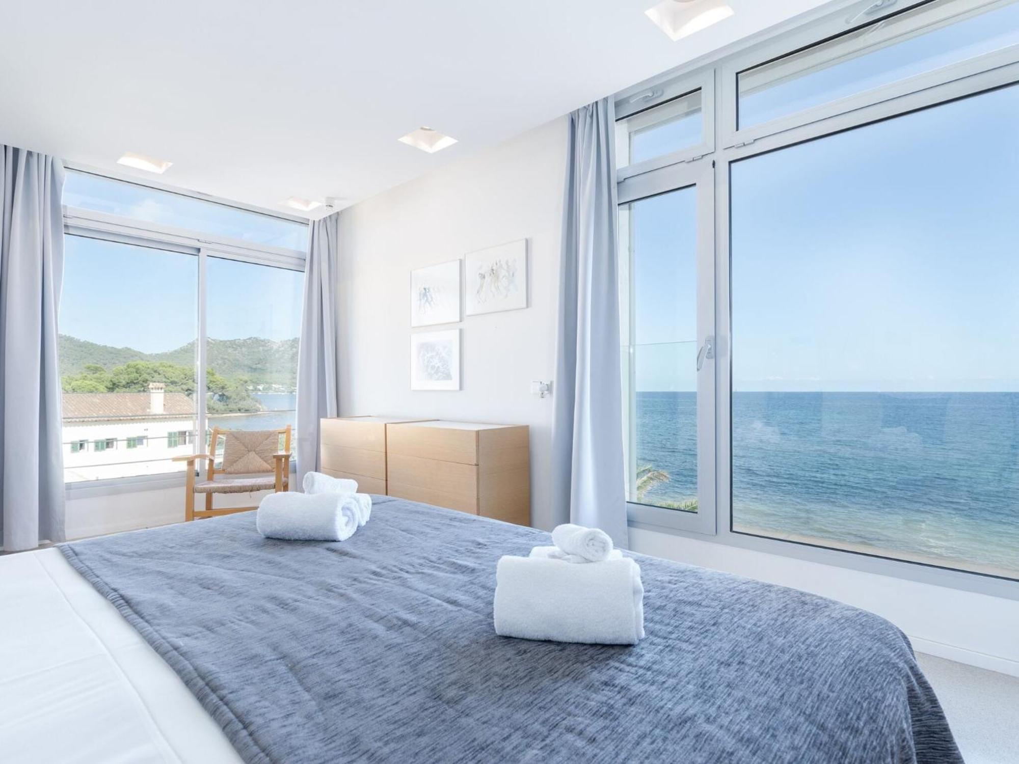 Port Nou - With Private Pool In Cala Bona Villa