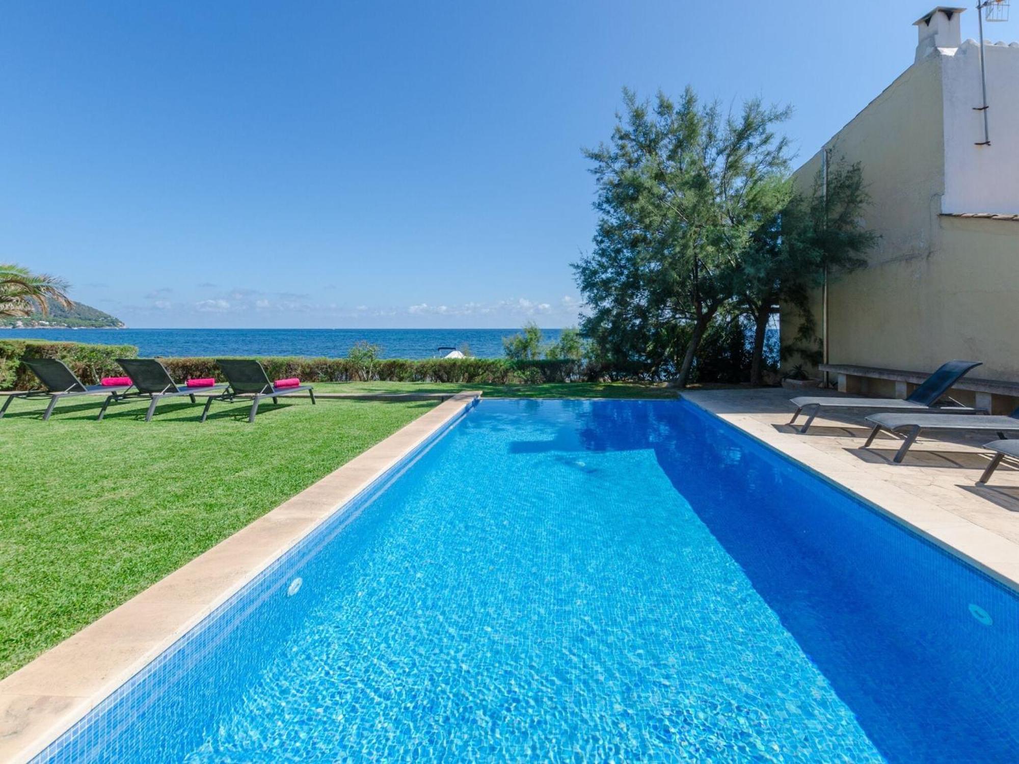 Villa Port Nou - With Private Pool In Cala Bona *