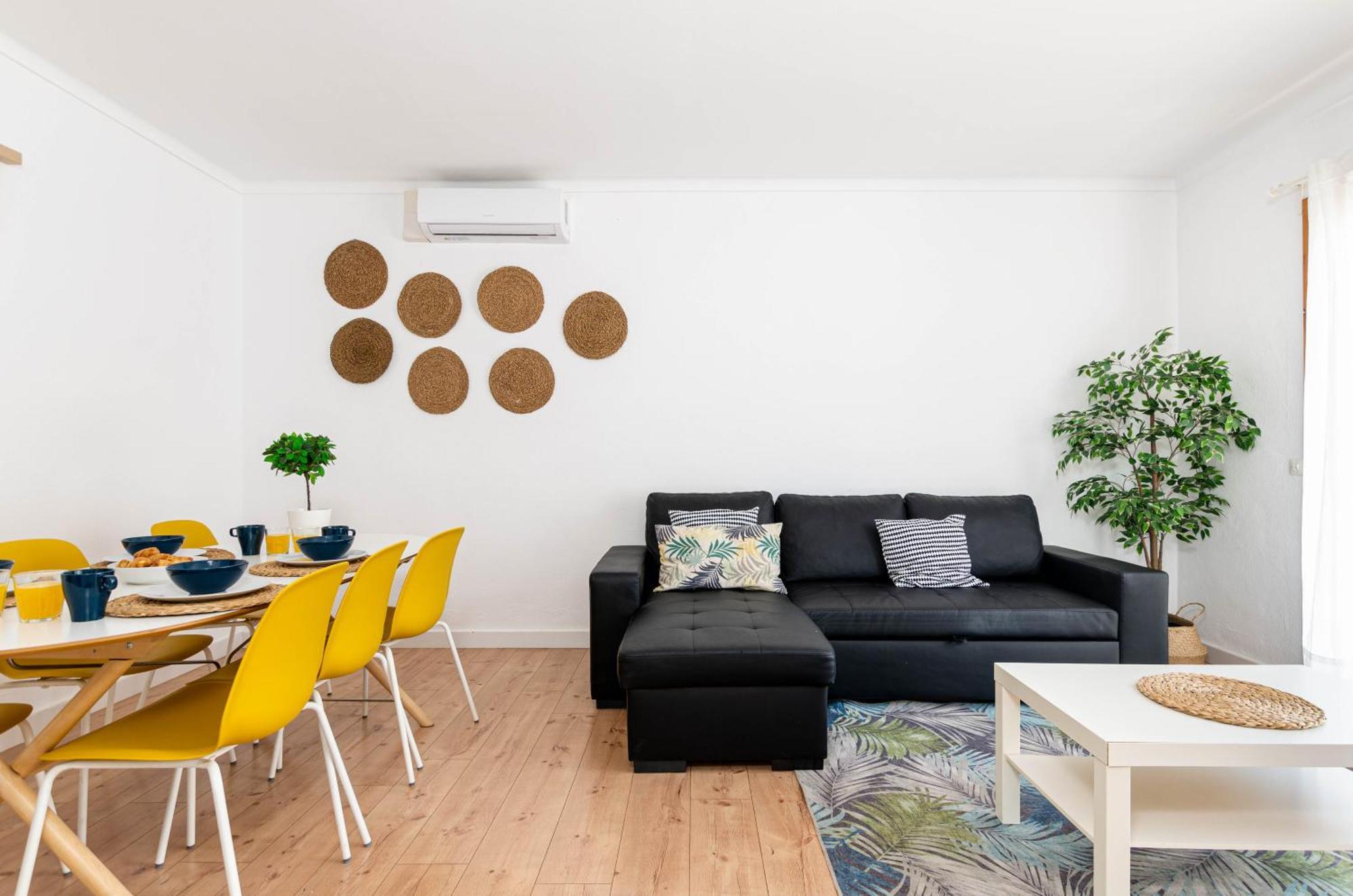 Port Apartment *