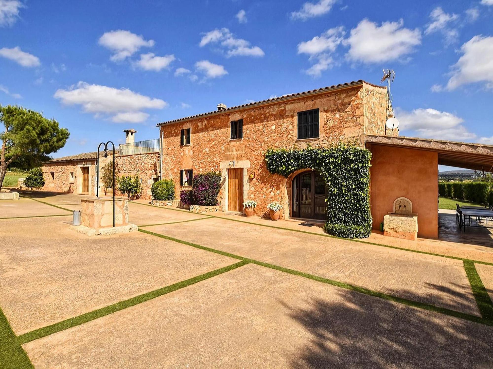 Villa Lavish With Private Swimming Pool *