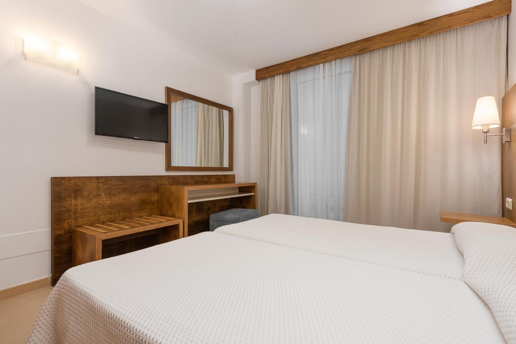 Hotel Cala Bona 4*