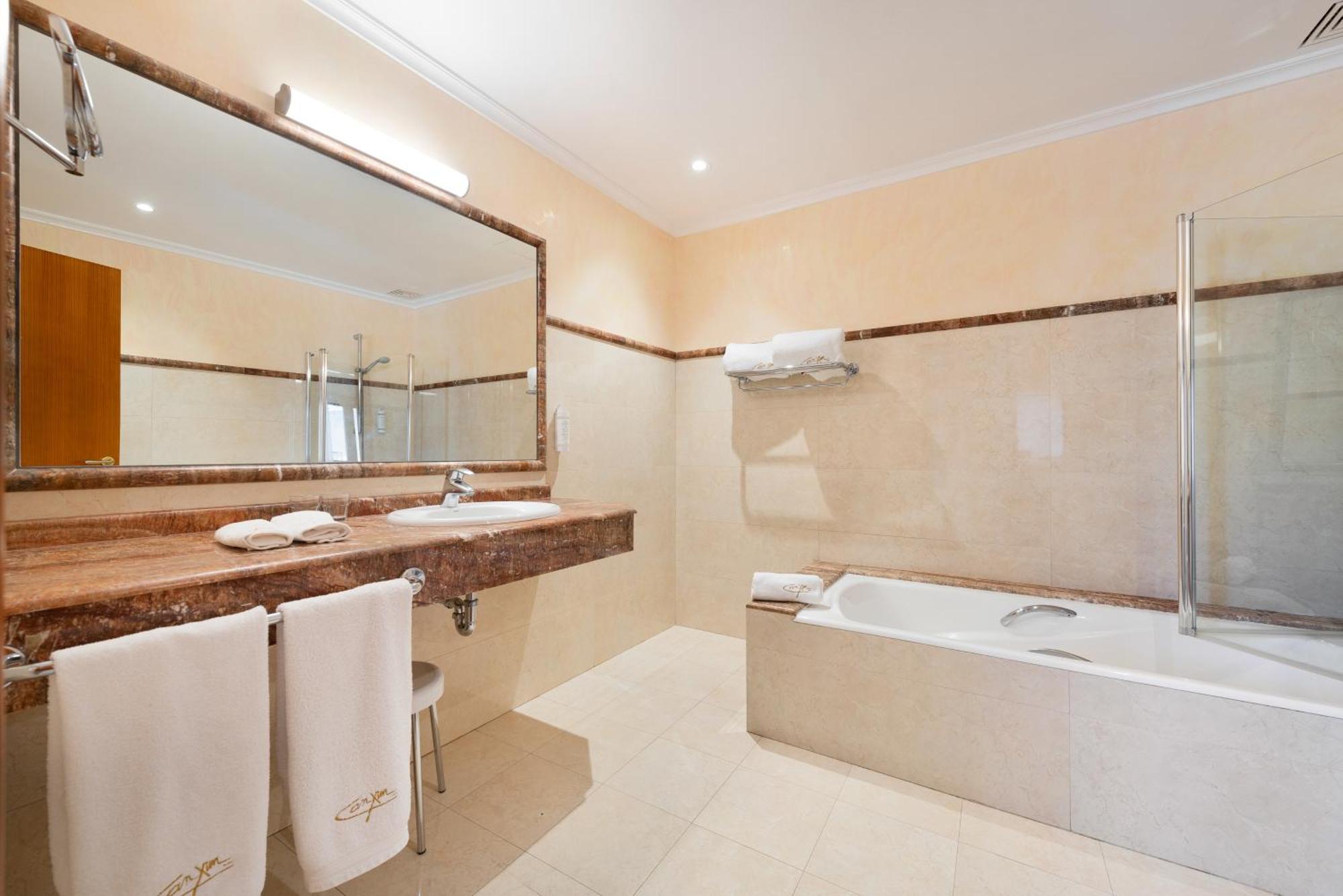 Hotel Xim-turismo De Interior 4*