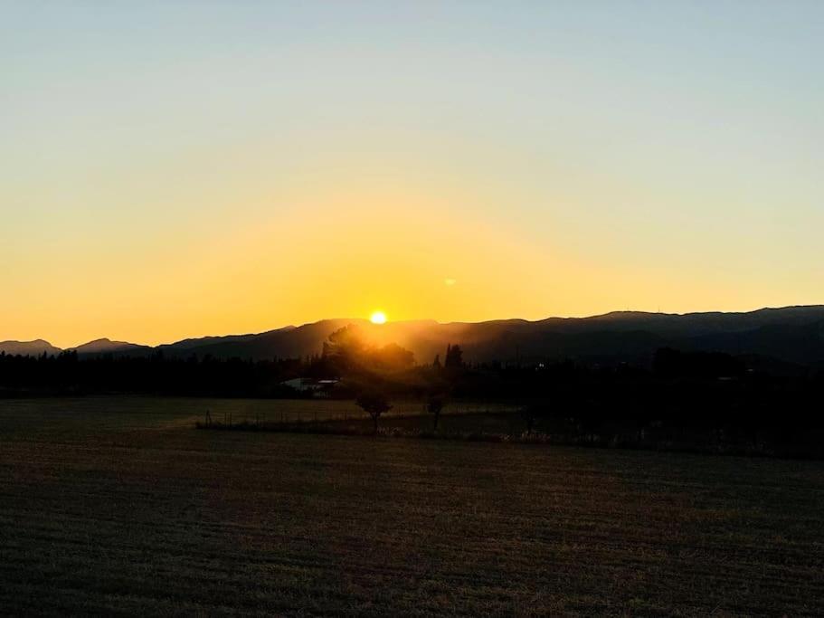 Stunning Country With Panoramic Mountain Views *