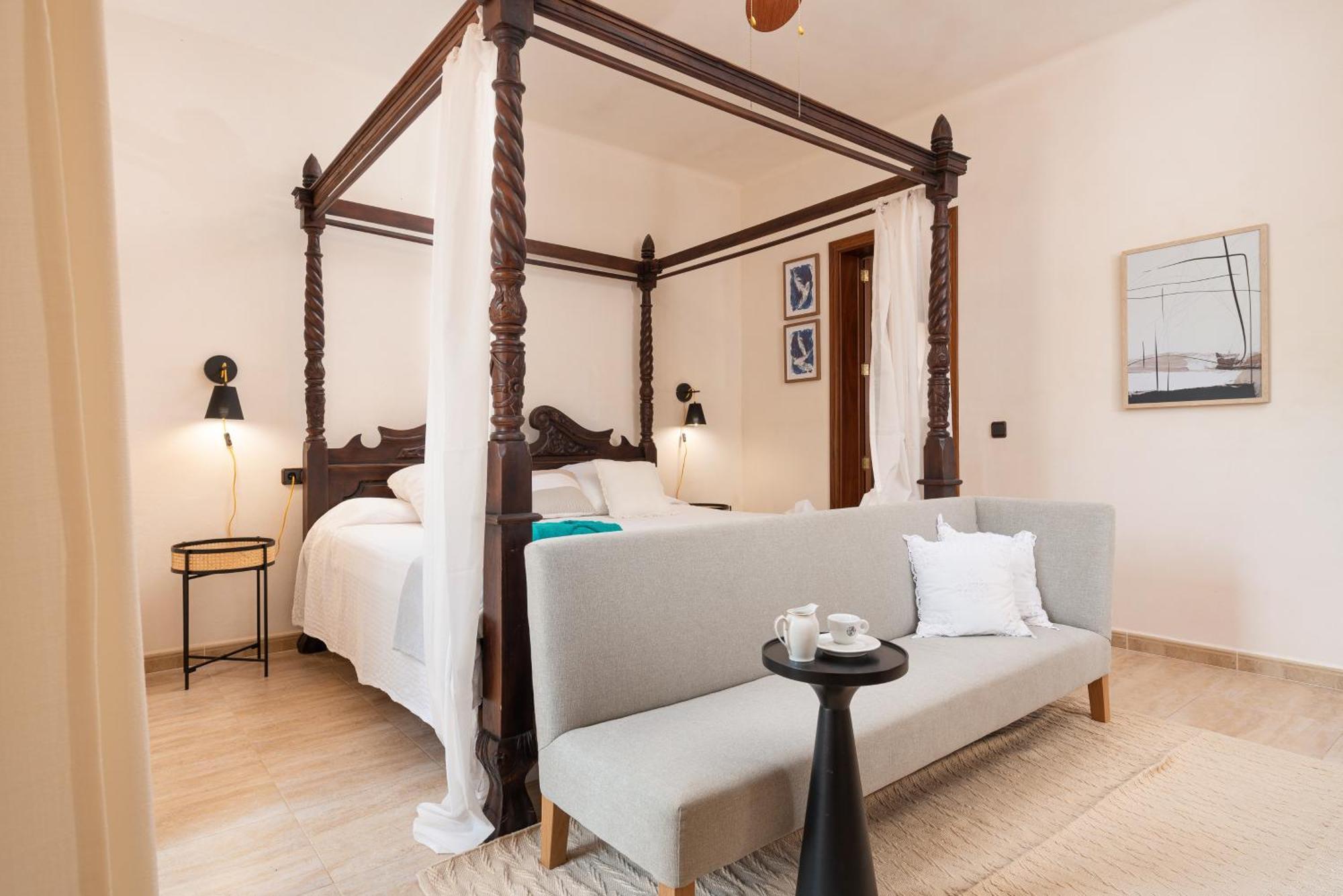Villa De Lujo Con Gran Piscina Y Campo De Golf Cerca S'Horta