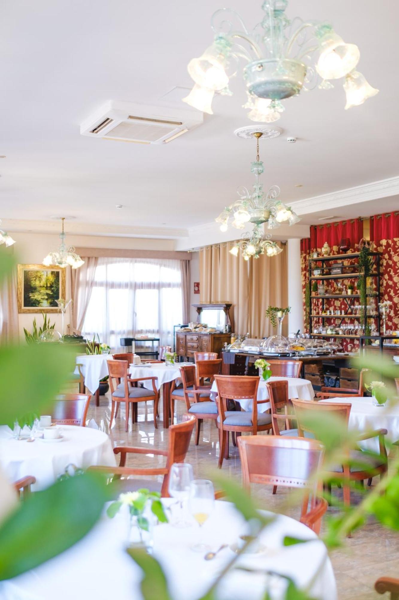 Hotel Ciutat Jardi 4*