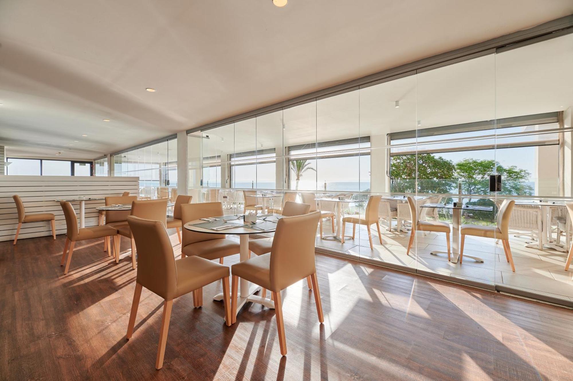 Alua Hotel 4*