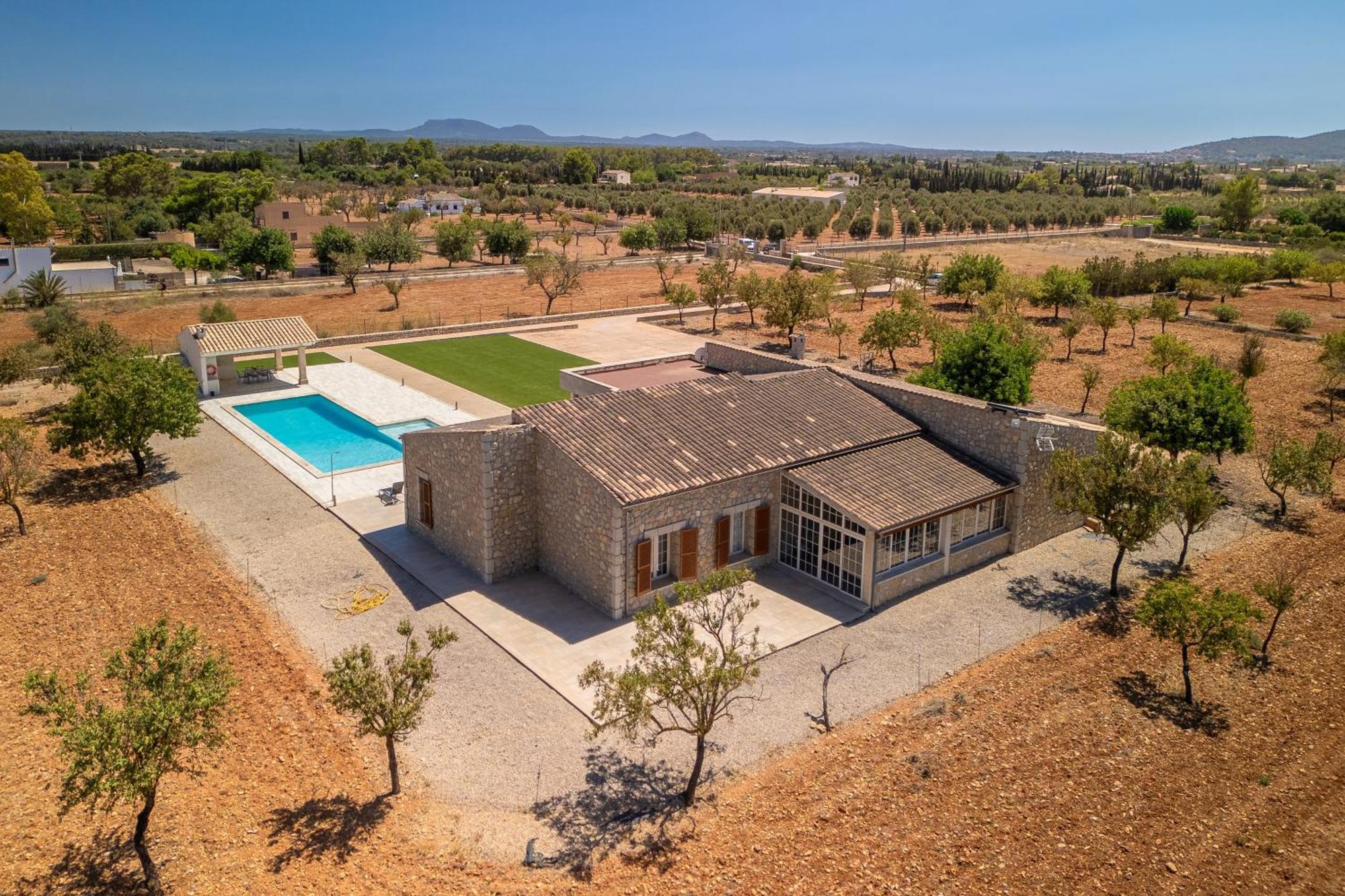 Mireia 2002 With Pool And Garden By Bebreeze Mallorca Binisalem