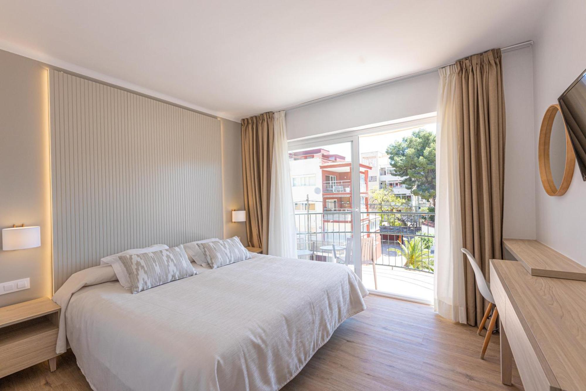 Martinez Apartahotel