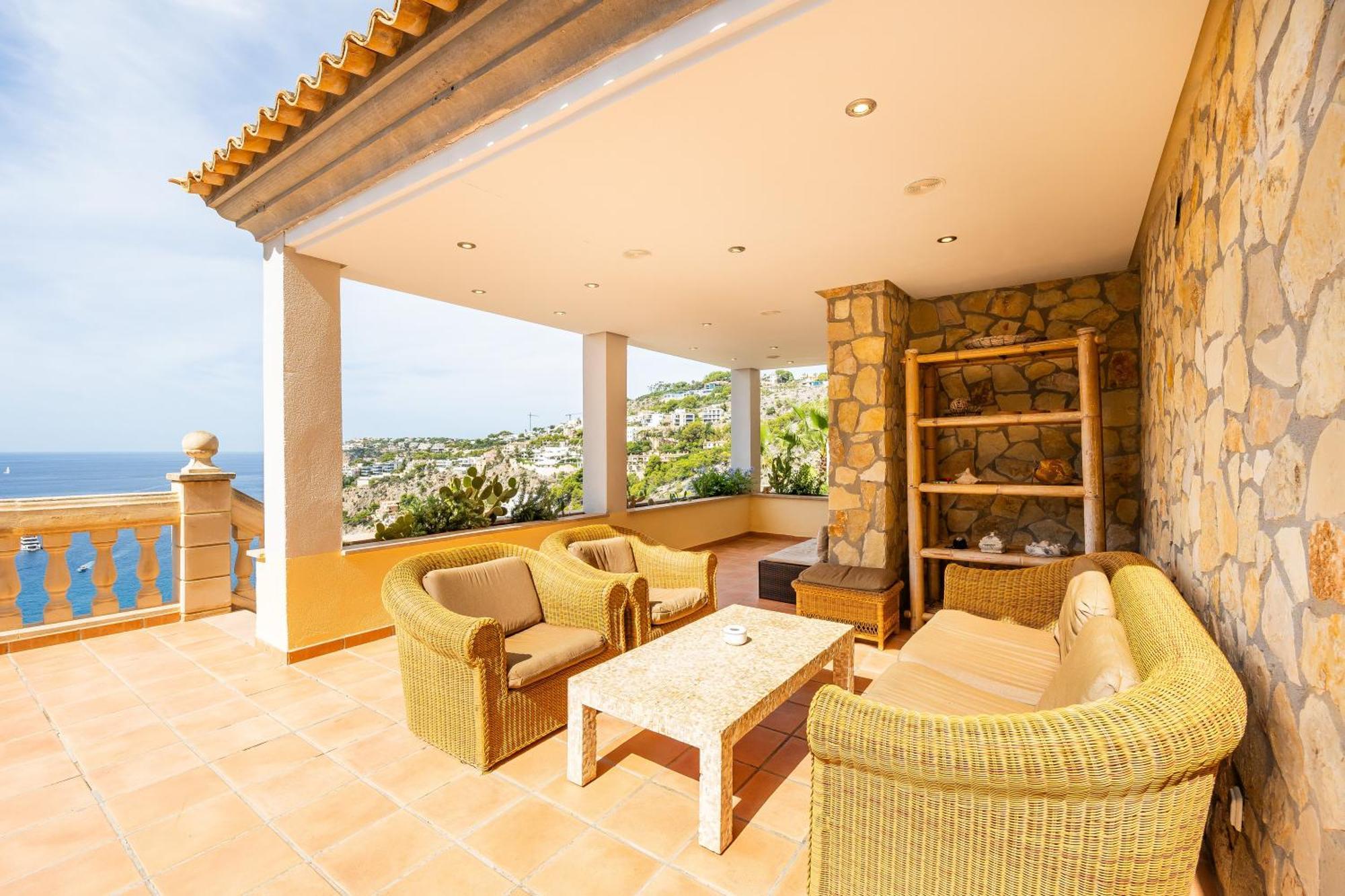 Cala Llamp Villa *