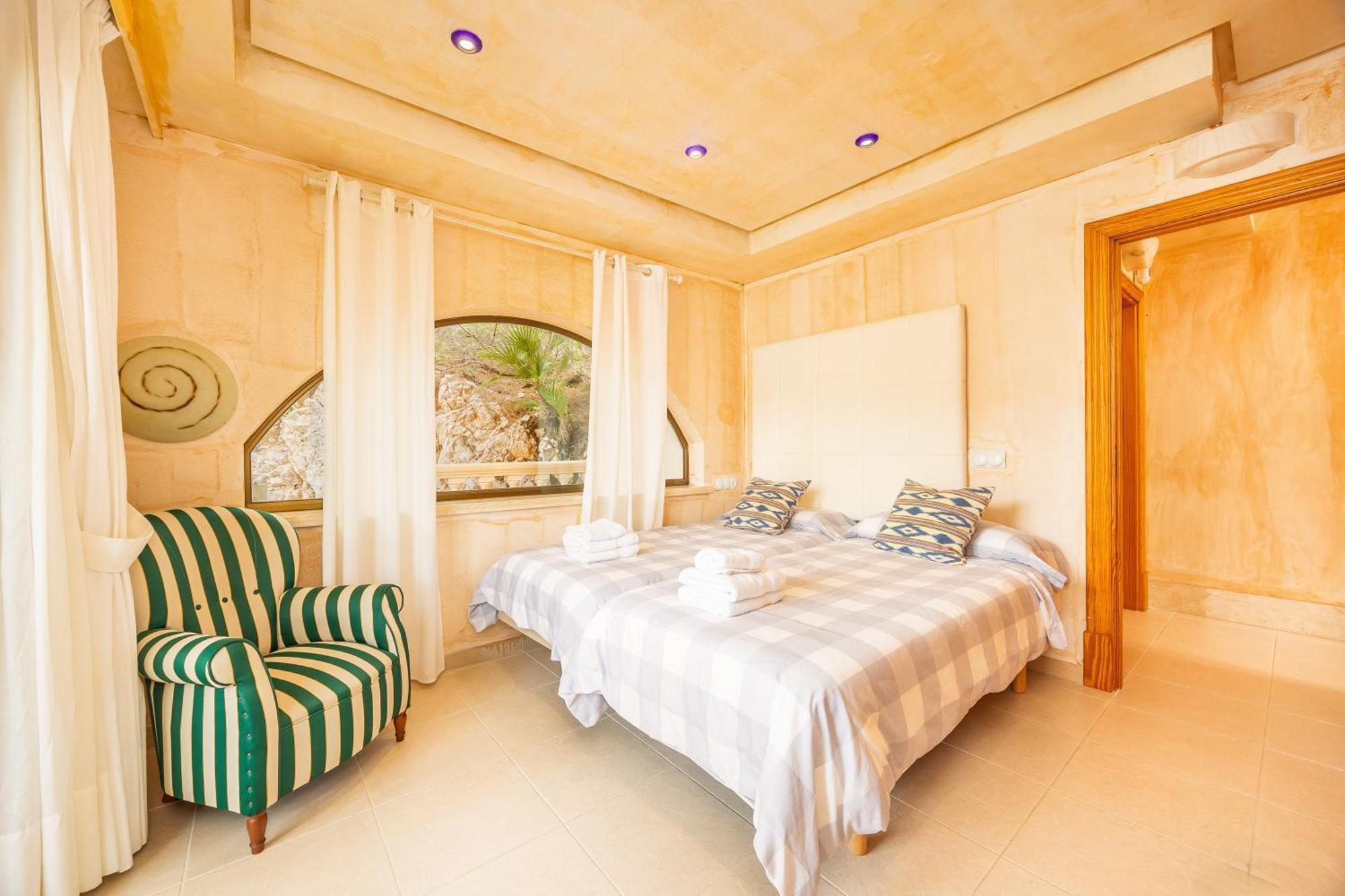 Cala Llamp Villa *