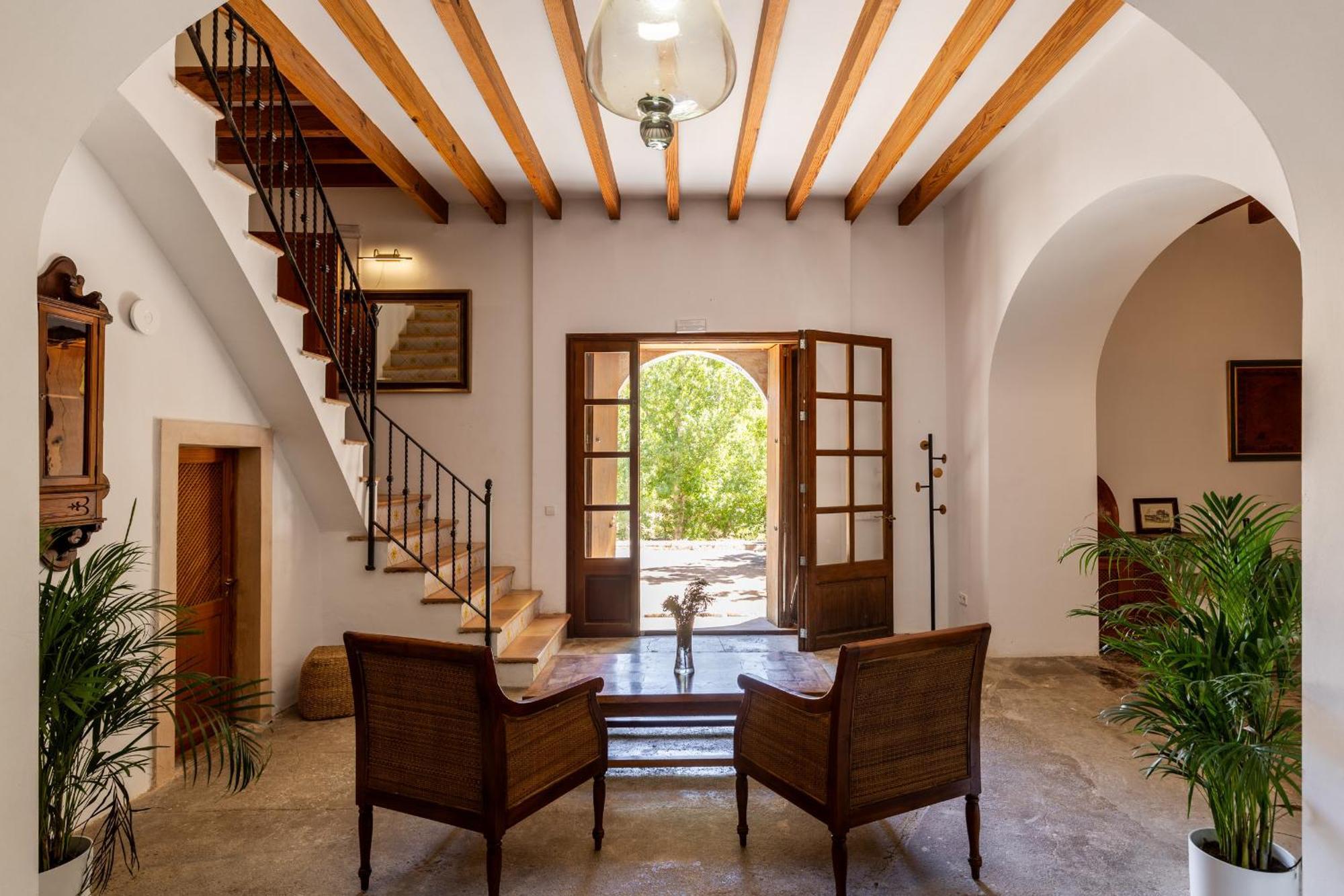 Honor - Rustic For 16 People Villa